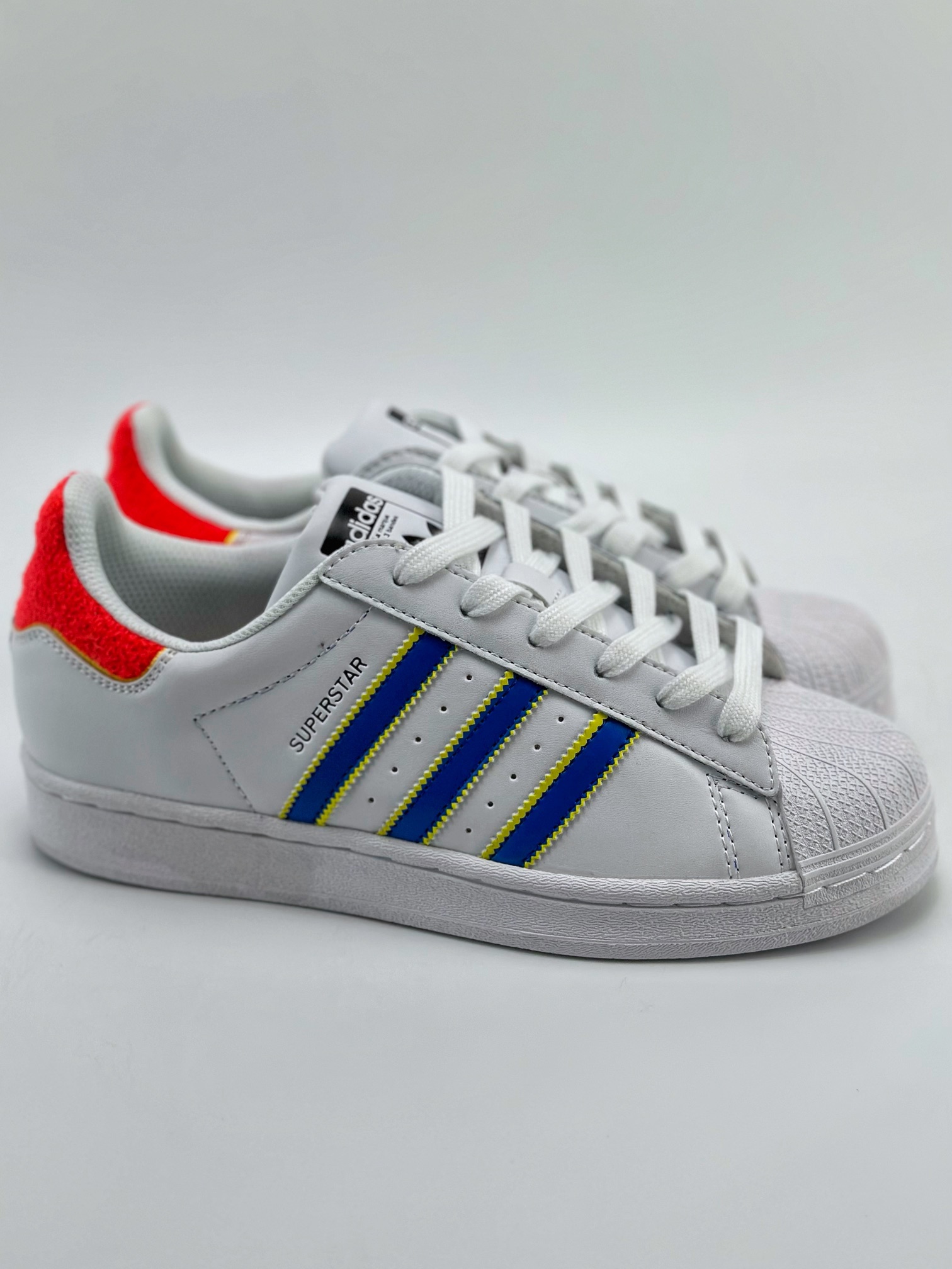 150 Adidas   Originals Superstar 贝壳头白蓝 HQ1939