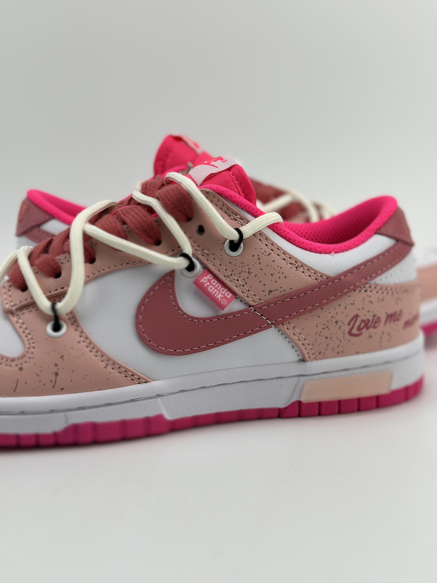 260 Nike SB Dunk Low 朱颜粉面 粉白 DZ5196-600