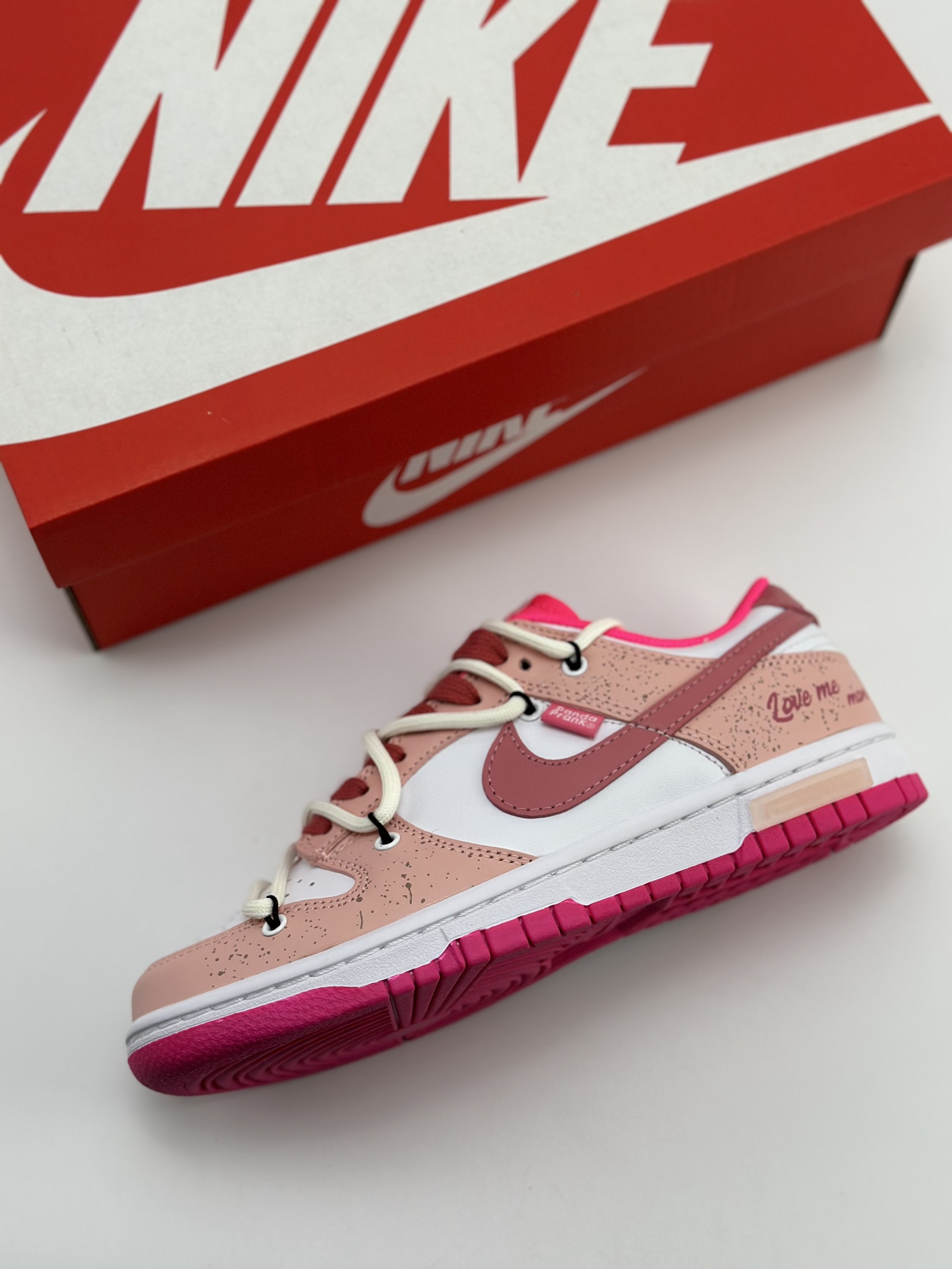 260 Nike SB Dunk Low 朱颜粉面 粉白 DZ5196-600