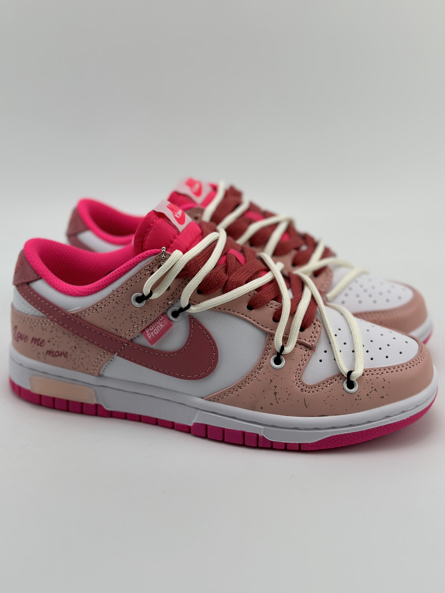 260 Nike SB Dunk Low 朱颜粉面 粉白 DZ5196-600