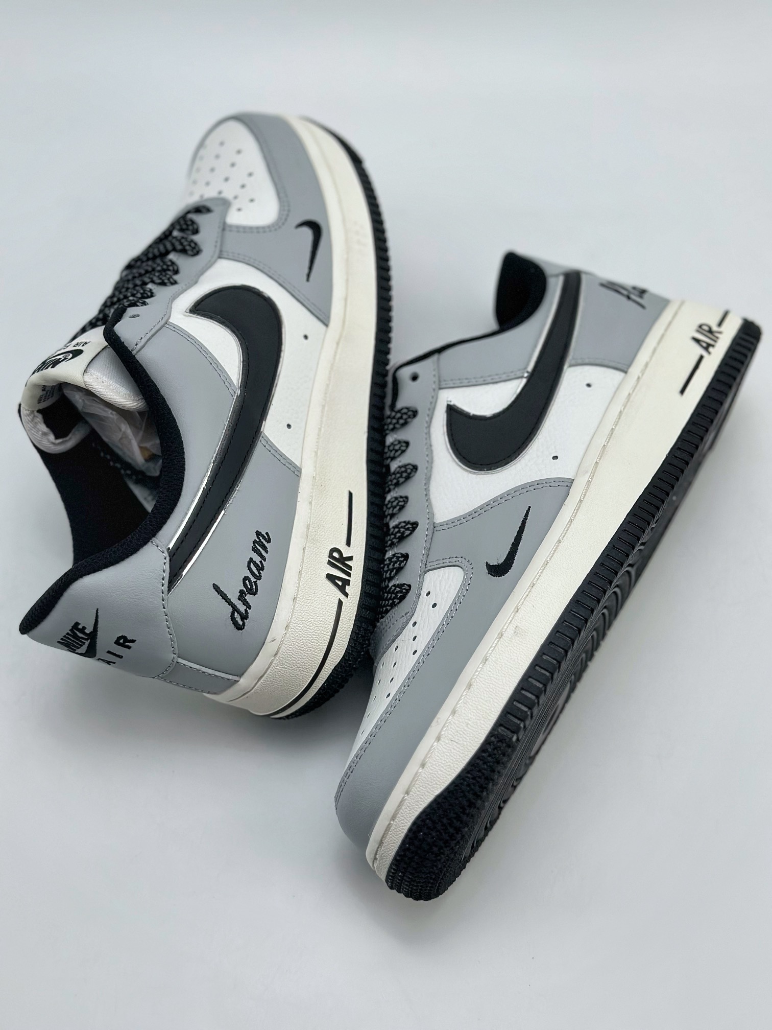 220 Nike Air Force 1 Low 07 艺术字体白黑灰 KP3069-021