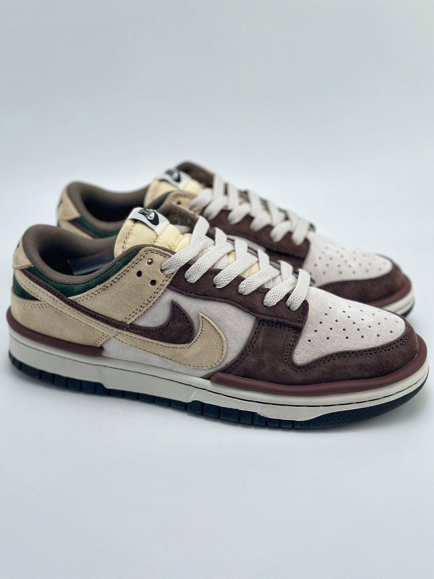 300 Nike SB Dunk Low 棕白麂皮 DZ2794-866