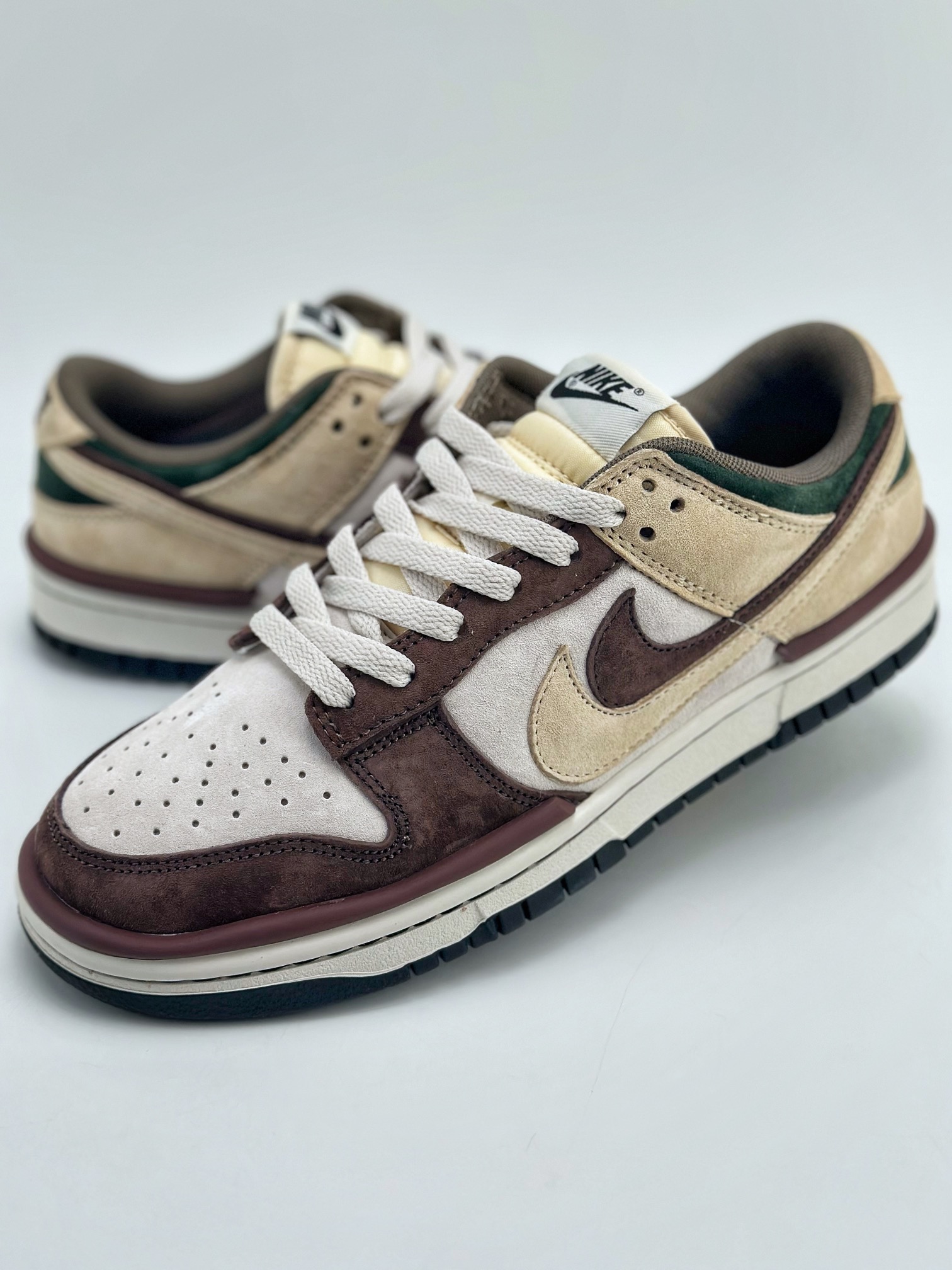 300 Nike SB Dunk Low 棕白麂皮 DZ2794-866