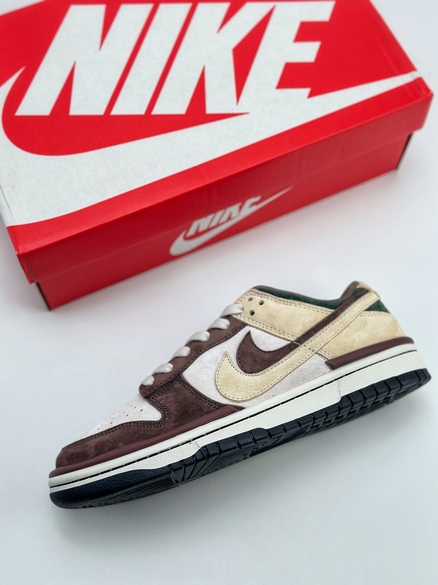 300 Nike SB Dunk Low 棕白麂皮 DZ2794-866