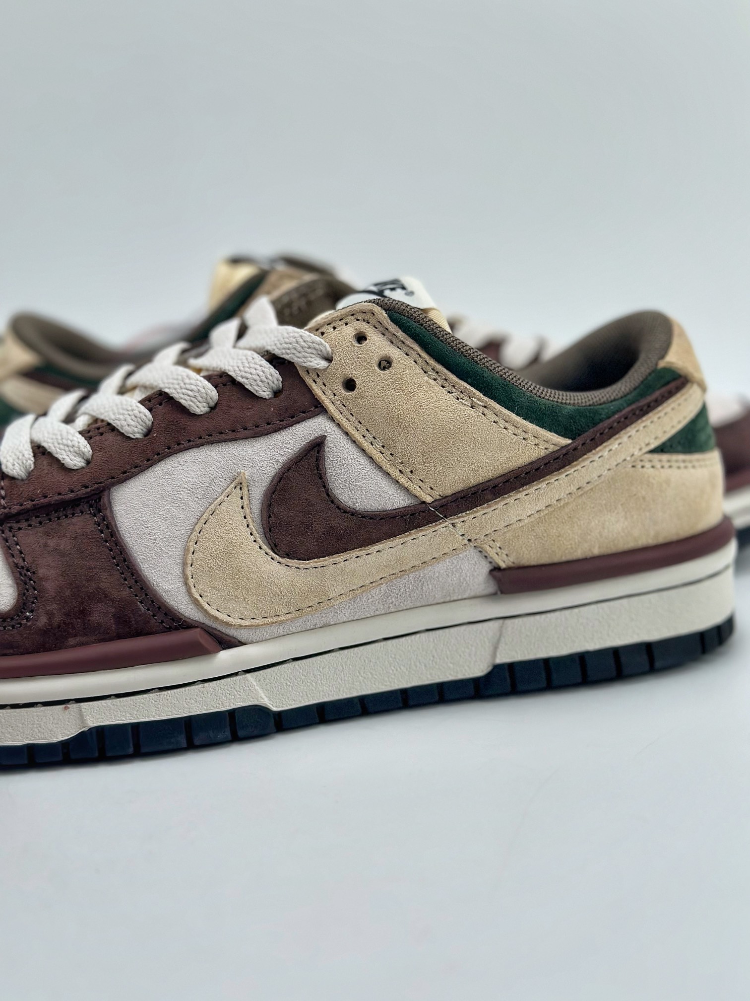 300 Nike SB Dunk Low 棕白麂皮 DZ2794-866