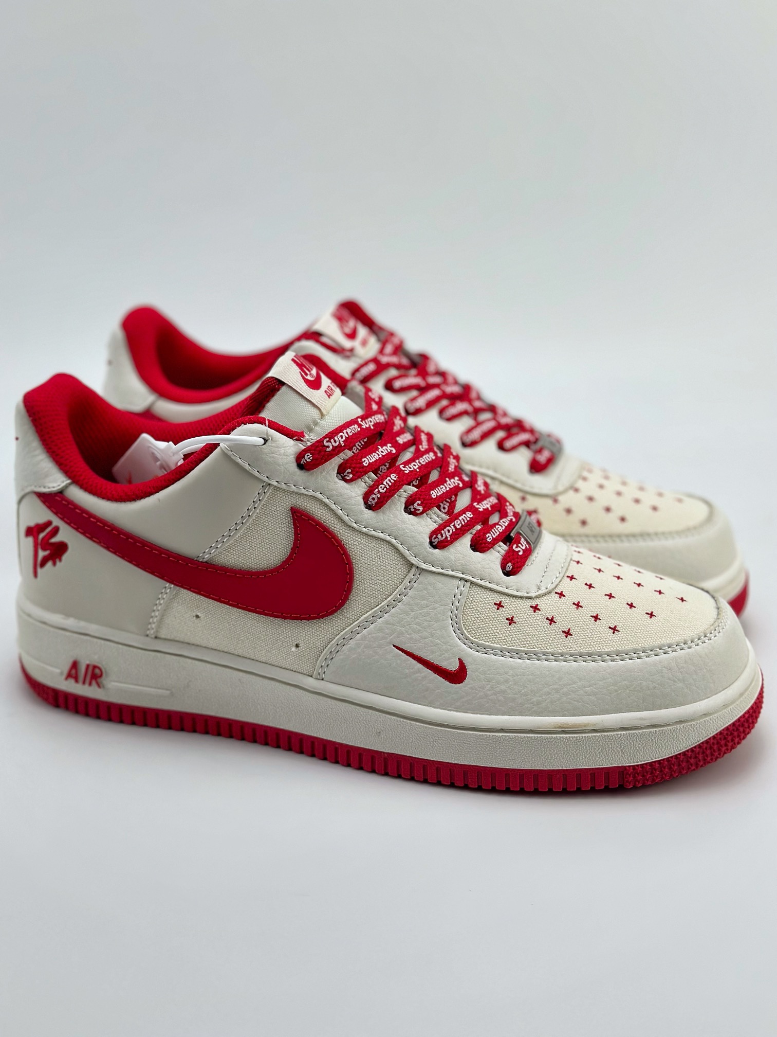 240 Nike Air Force 1 Low 07 TS x Supreme 三方联名白红 PF9055-758