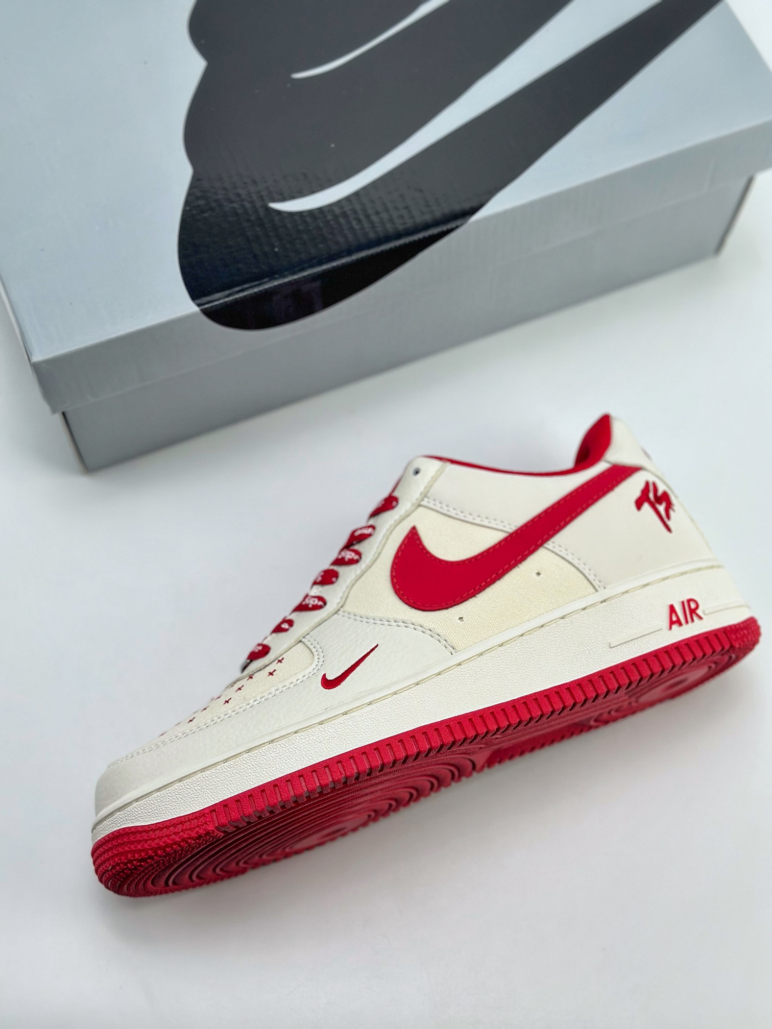 240 Nike Air Force 1 Low 07 TS x Supreme 三方联名白红 PF9055-758