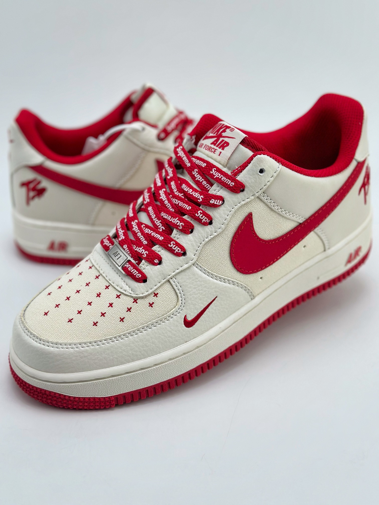 240 Nike Air Force 1 Low 07 TS x Supreme 三方联名白红 PF9055-758