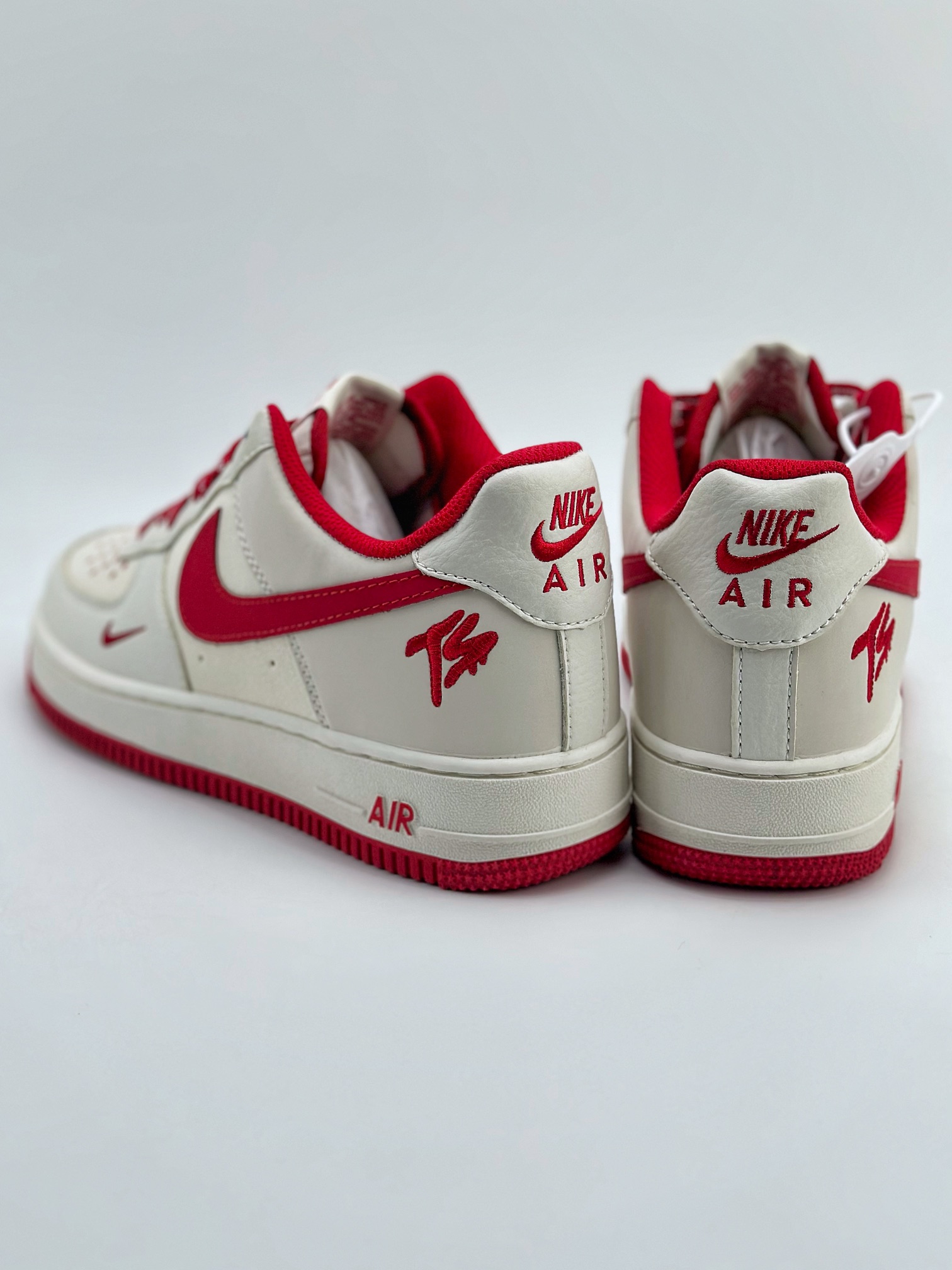 240 Nike Air Force 1 Low 07 TS x Supreme 三方联名白红 PF9055-758