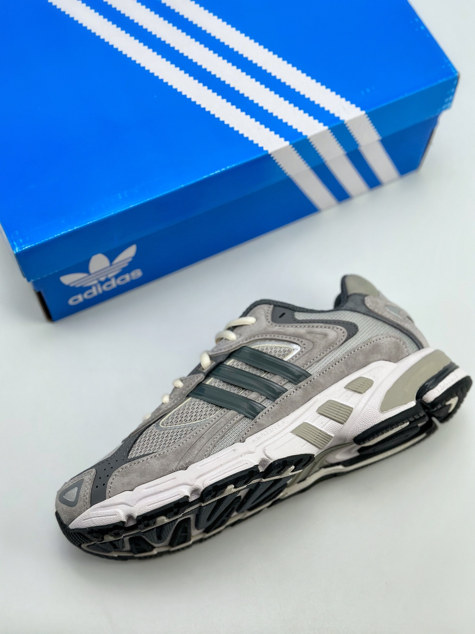 200 Adidas   Originals Response CL 复古休闲跑步鞋 GZ1561