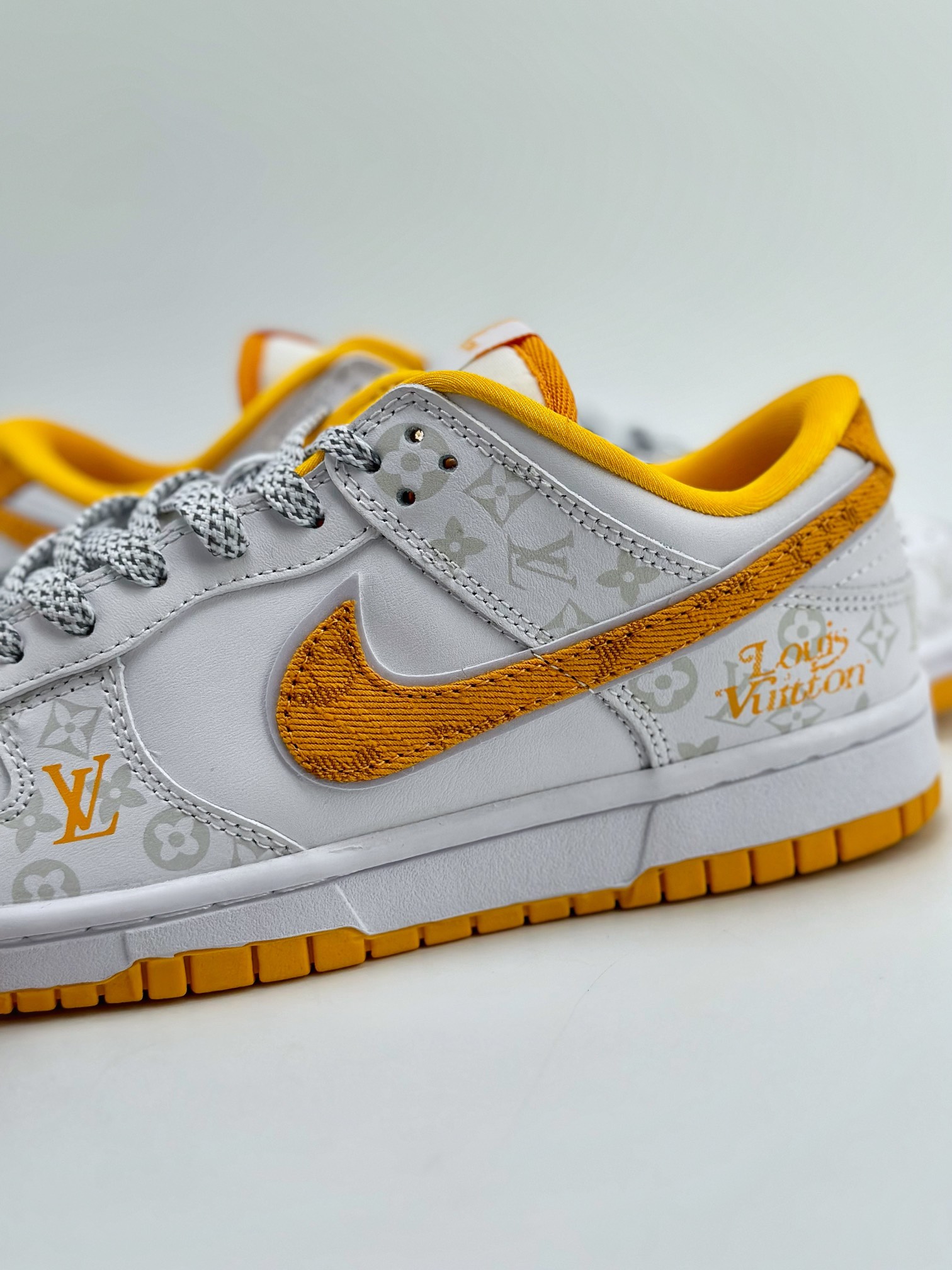 260 Nike SB Dunk Low x Louis Vuitton 白黄LV印花 DD1391-128