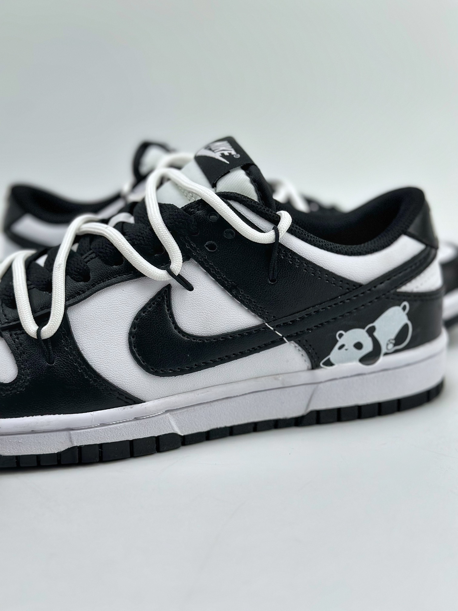 220 NIKE SB Dunk Low 黑白熊猫绑带 DD1391-100