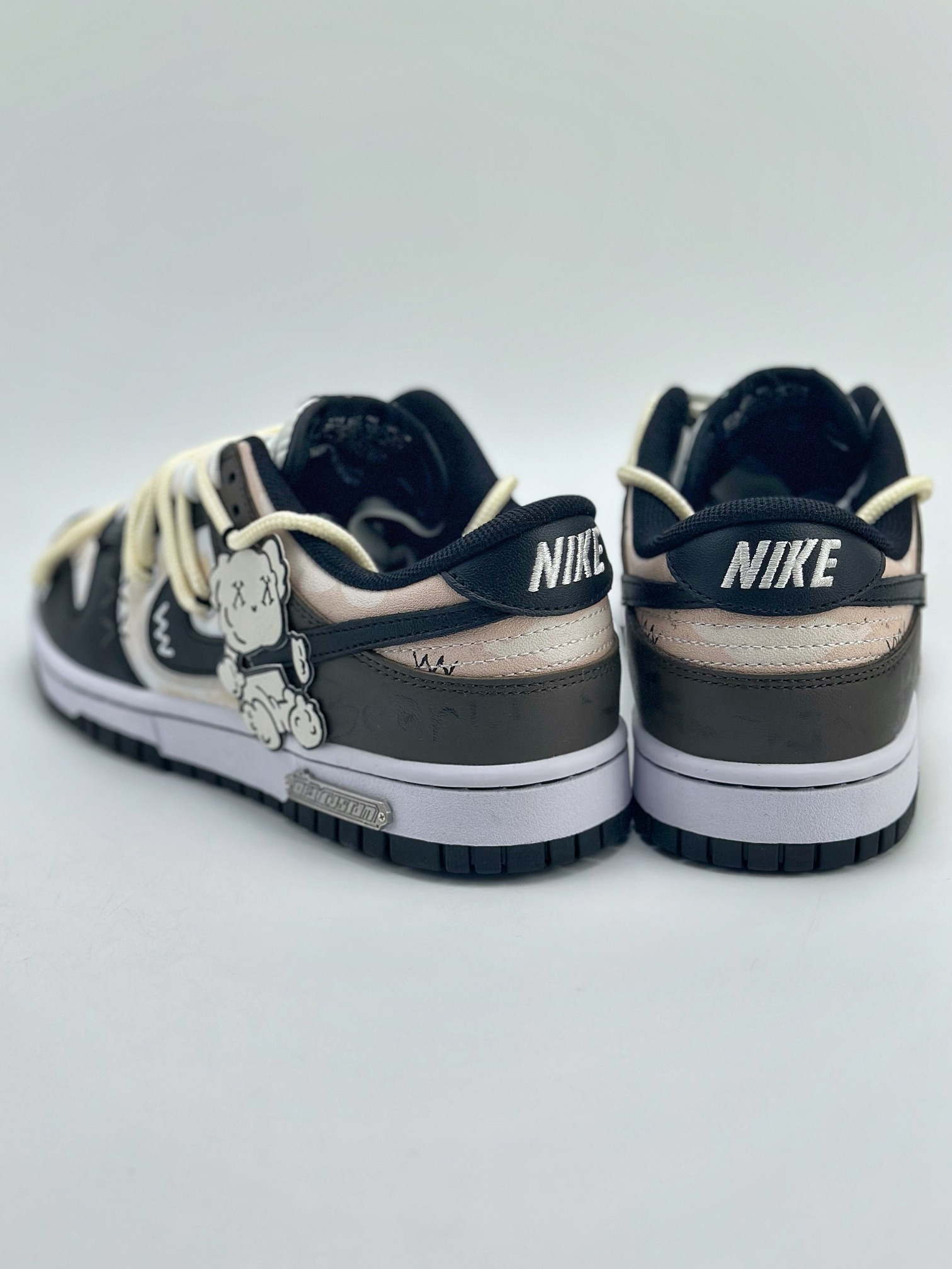 300 Nike SB Dunk Low 布偶熊 玩偶 DD1391-100