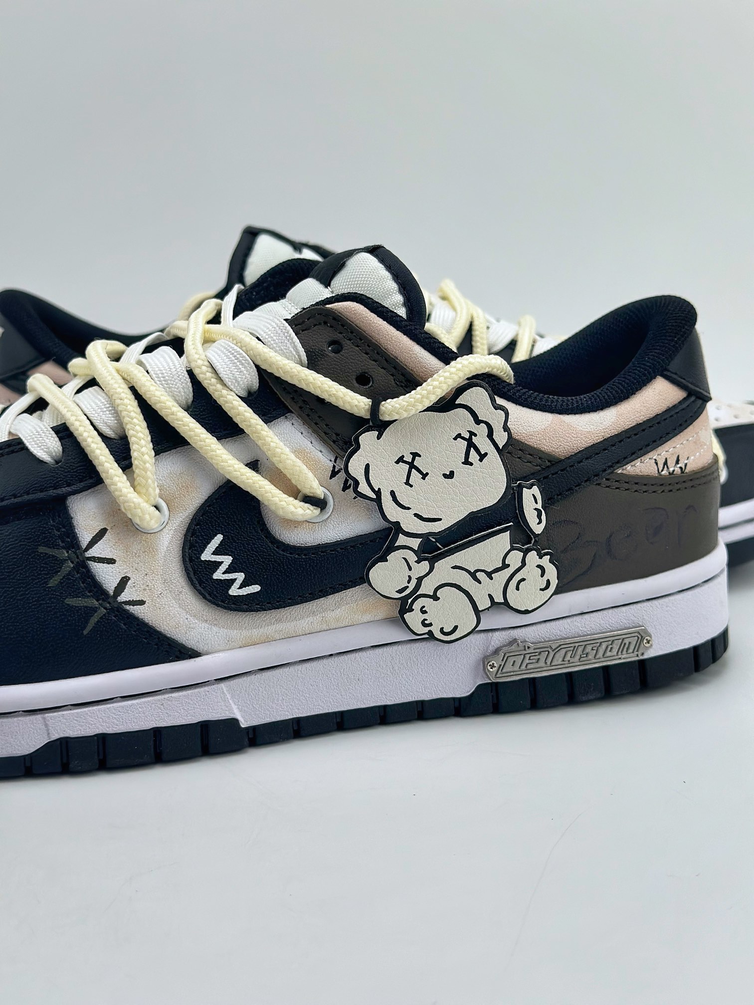 300 Nike SB Dunk Low 布偶熊 玩偶 DD1391-100