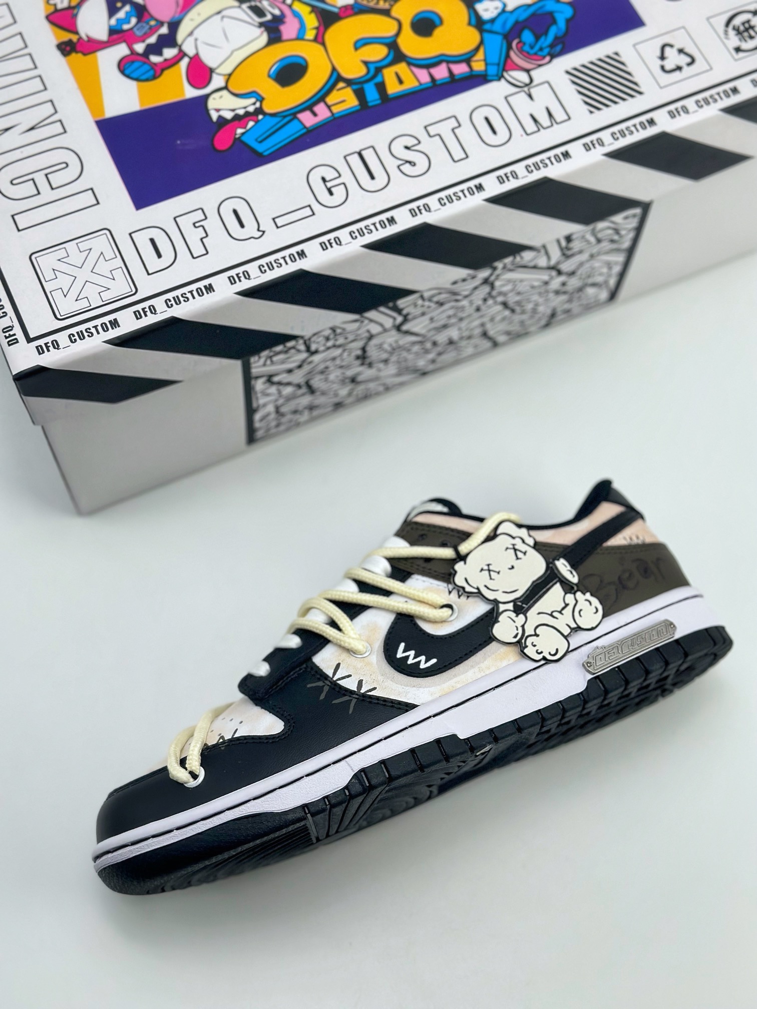 300 Nike SB Dunk Low 布偶熊 玩偶 DD1391-100