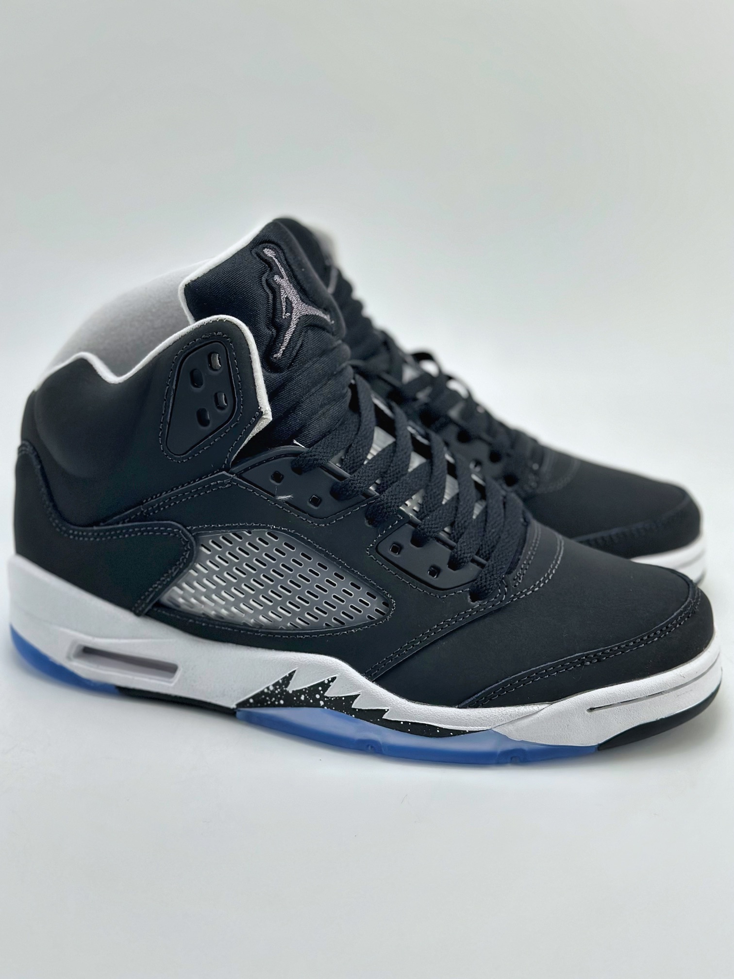 300 Air Jordan 5 Retro 白黑  136027-035