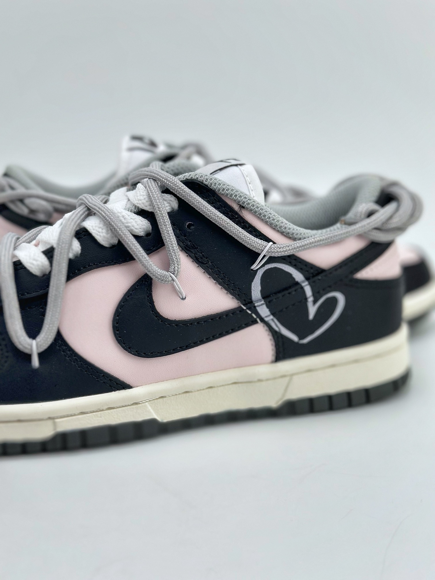 240 NIKE SB Dunk Low 甜心辣妹 黑粉 DD1503-117