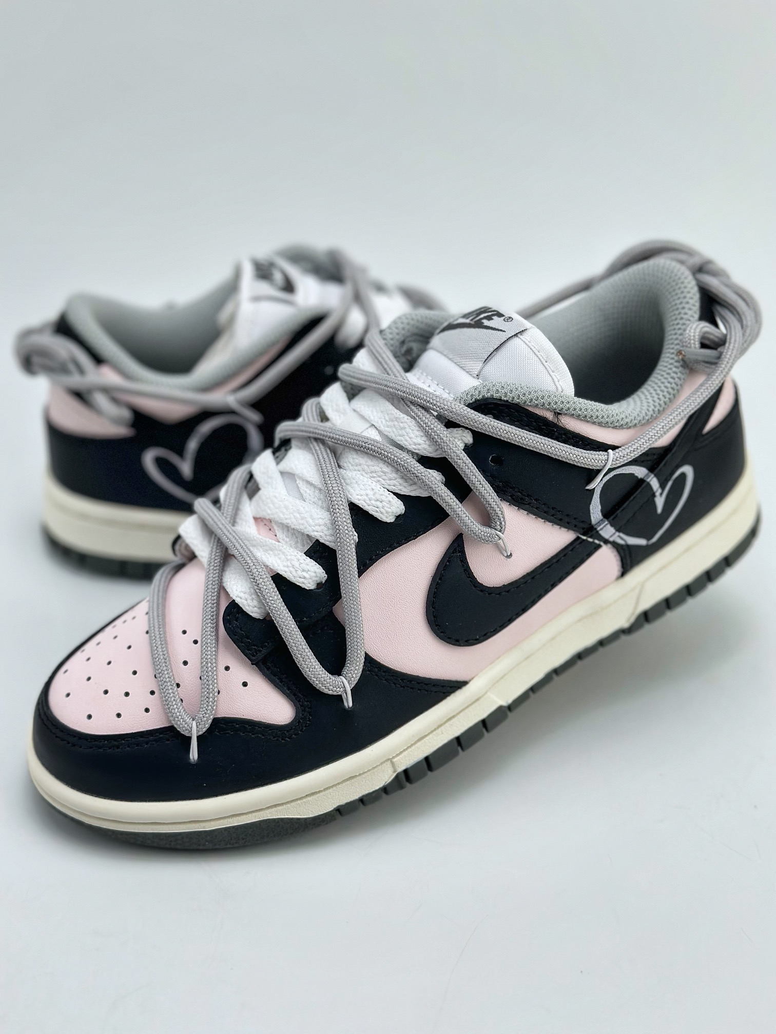 240 NIKE SB Dunk Low 甜心辣妹 黑粉 DD1503-117