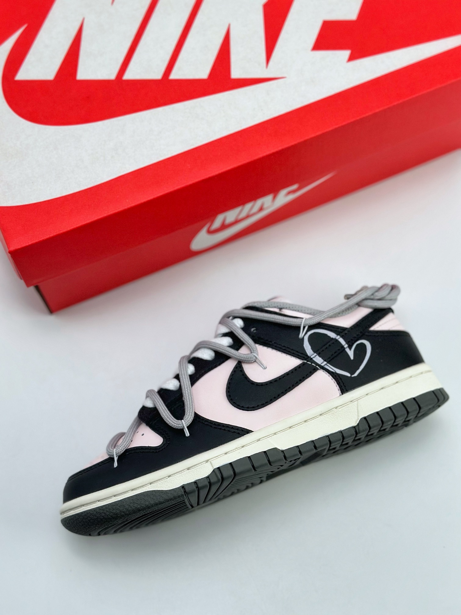 240 NIKE SB Dunk Low 甜心辣妹 黑粉 DD1503-117