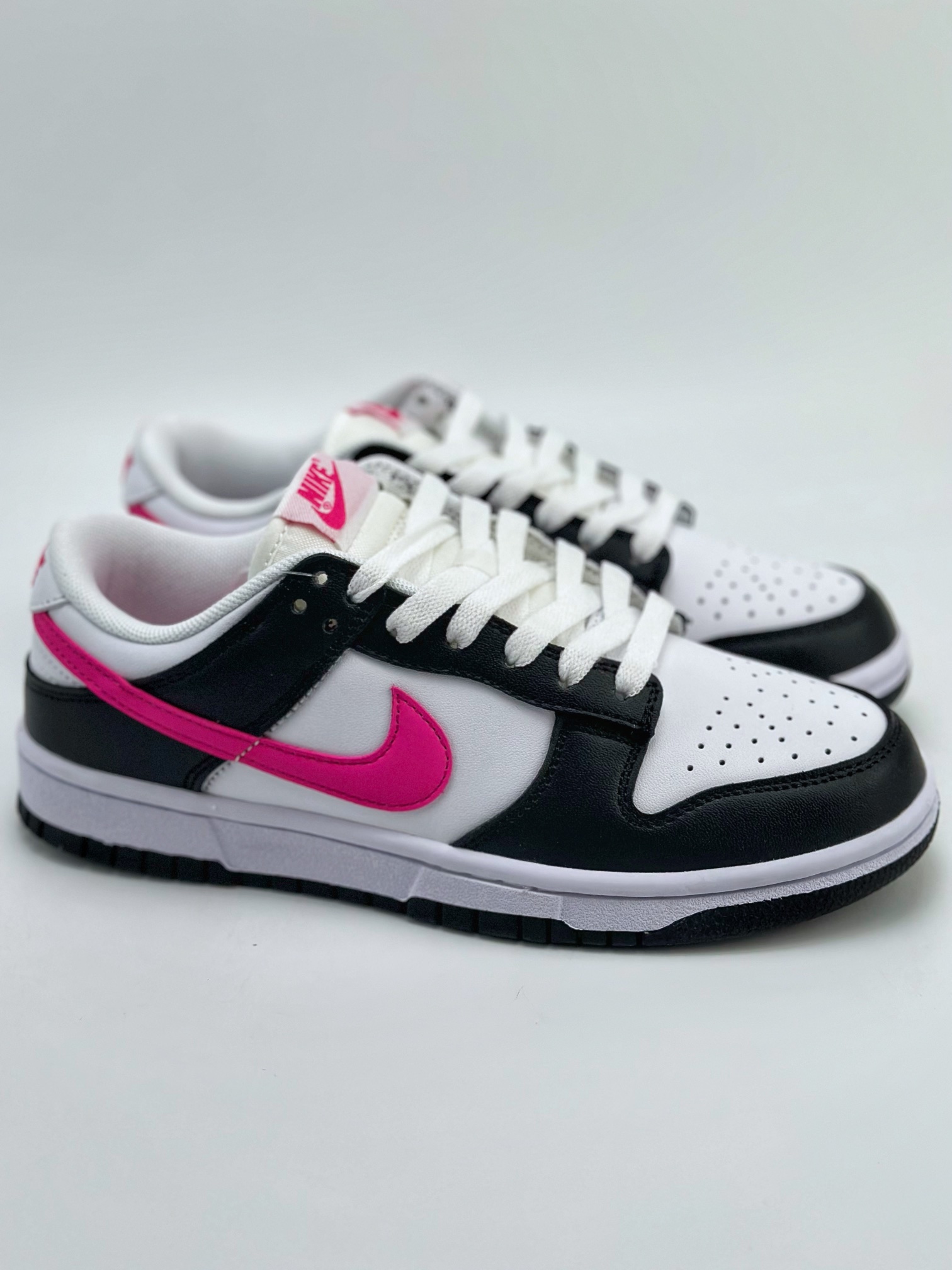 200 NIKE SB Dunk Low 黑粉勾 FB9109-401