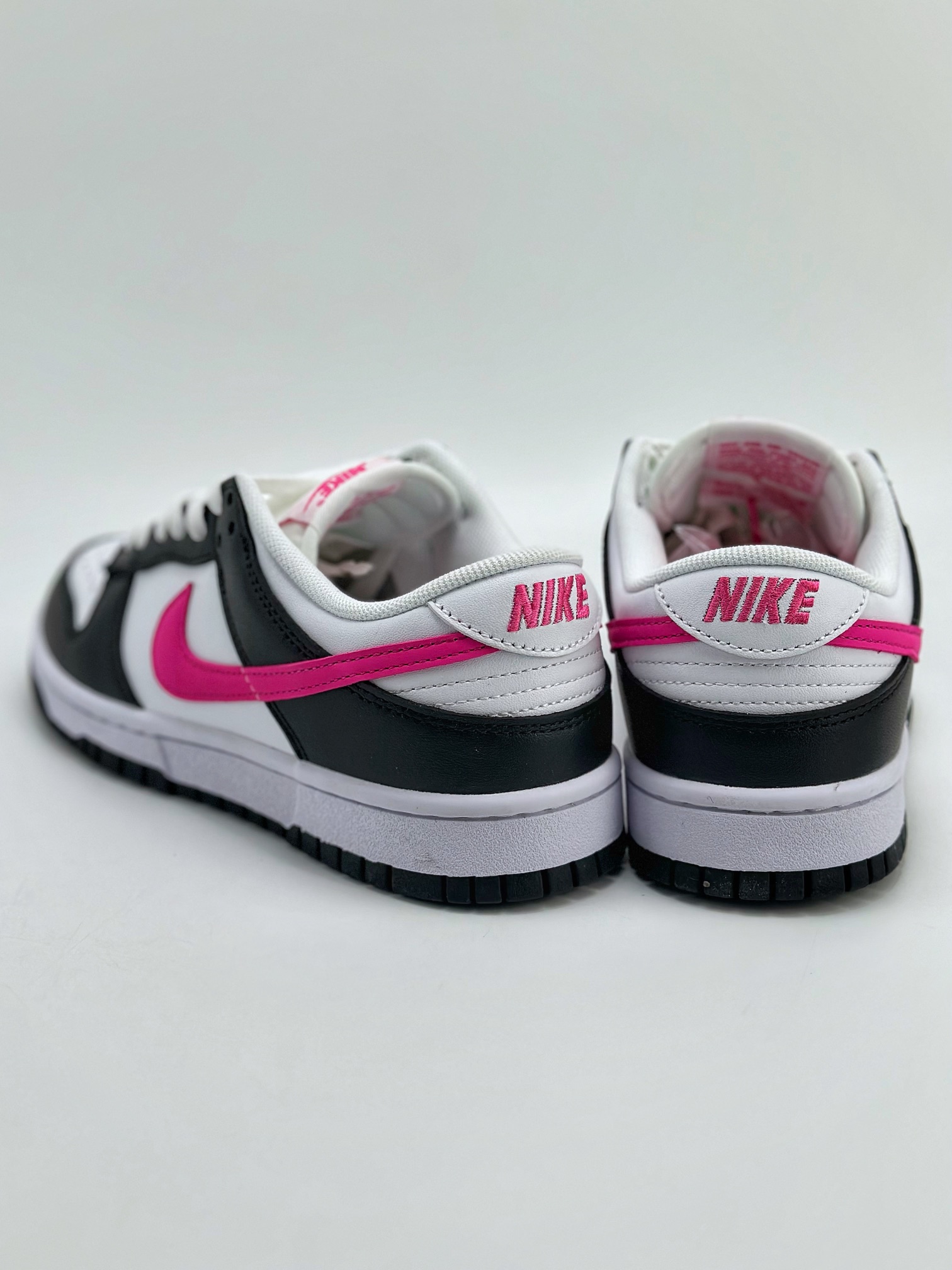 200 NIKE SB Dunk Low 黑粉勾 FB9109-401