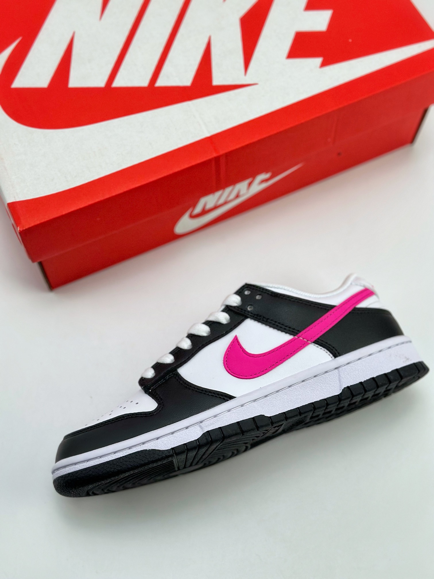 200 NIKE SB Dunk Low 黑粉勾 FB9109-401