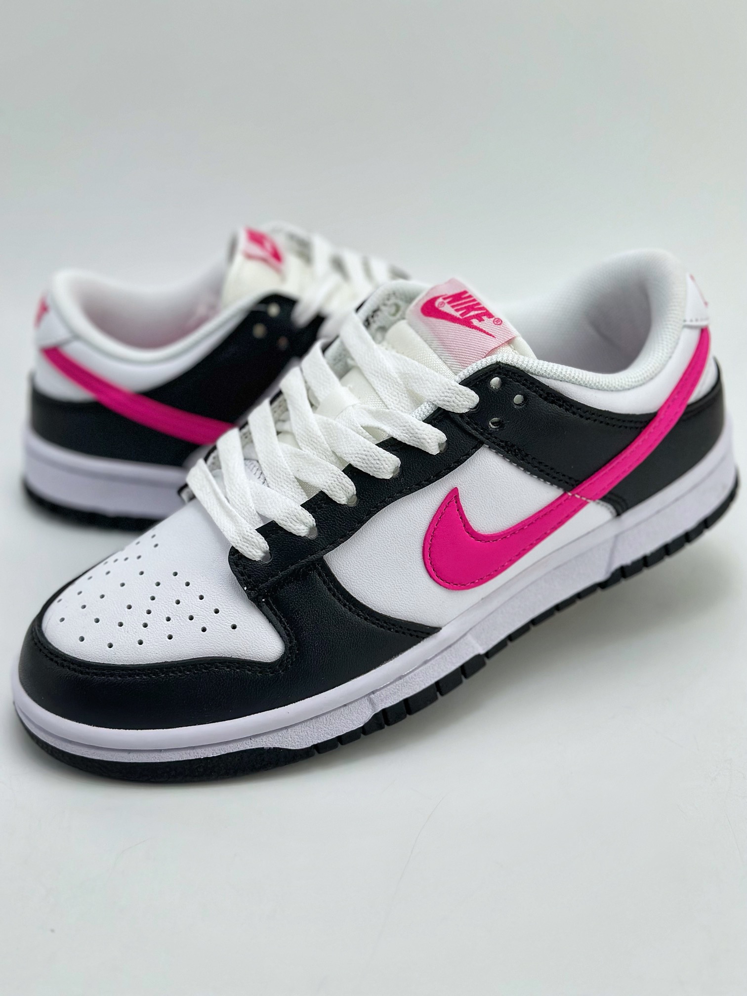 200 NIKE SB Dunk Low 黑粉勾 FB9109-401