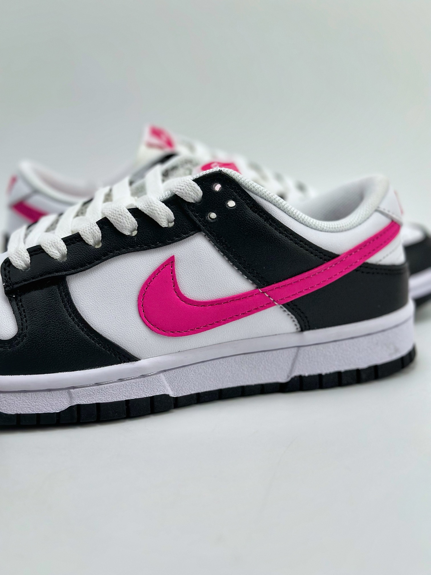 200 NIKE SB Dunk Low 黑粉勾 FB9109-401