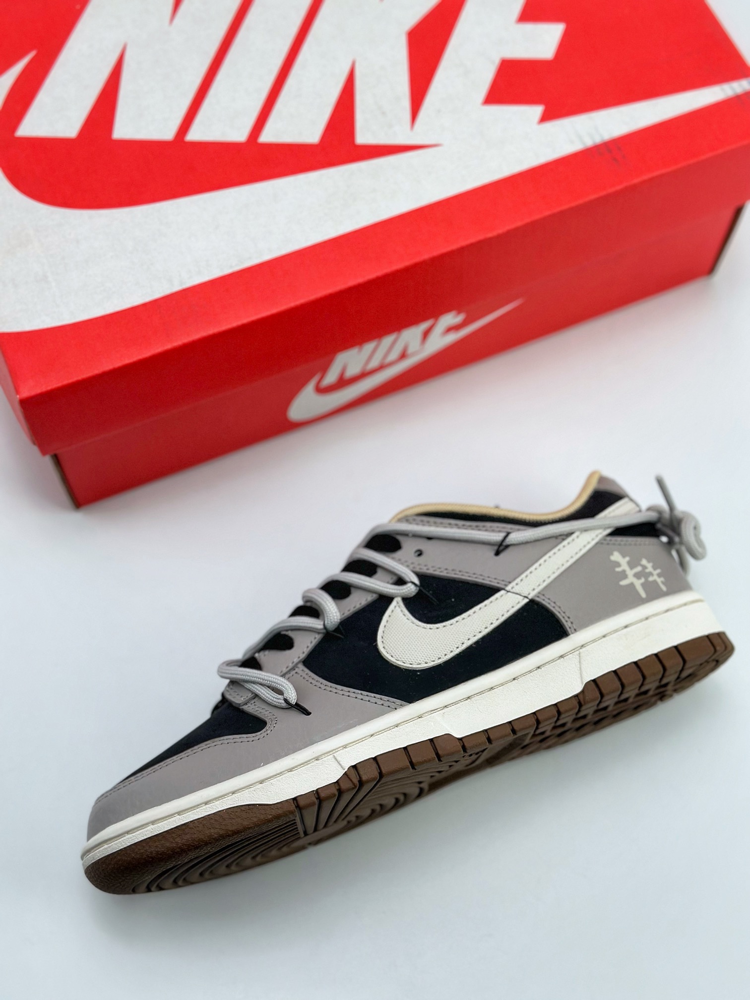 240 NIKE SB Dunk Low 绑带山系气泡水母 DR9704-200