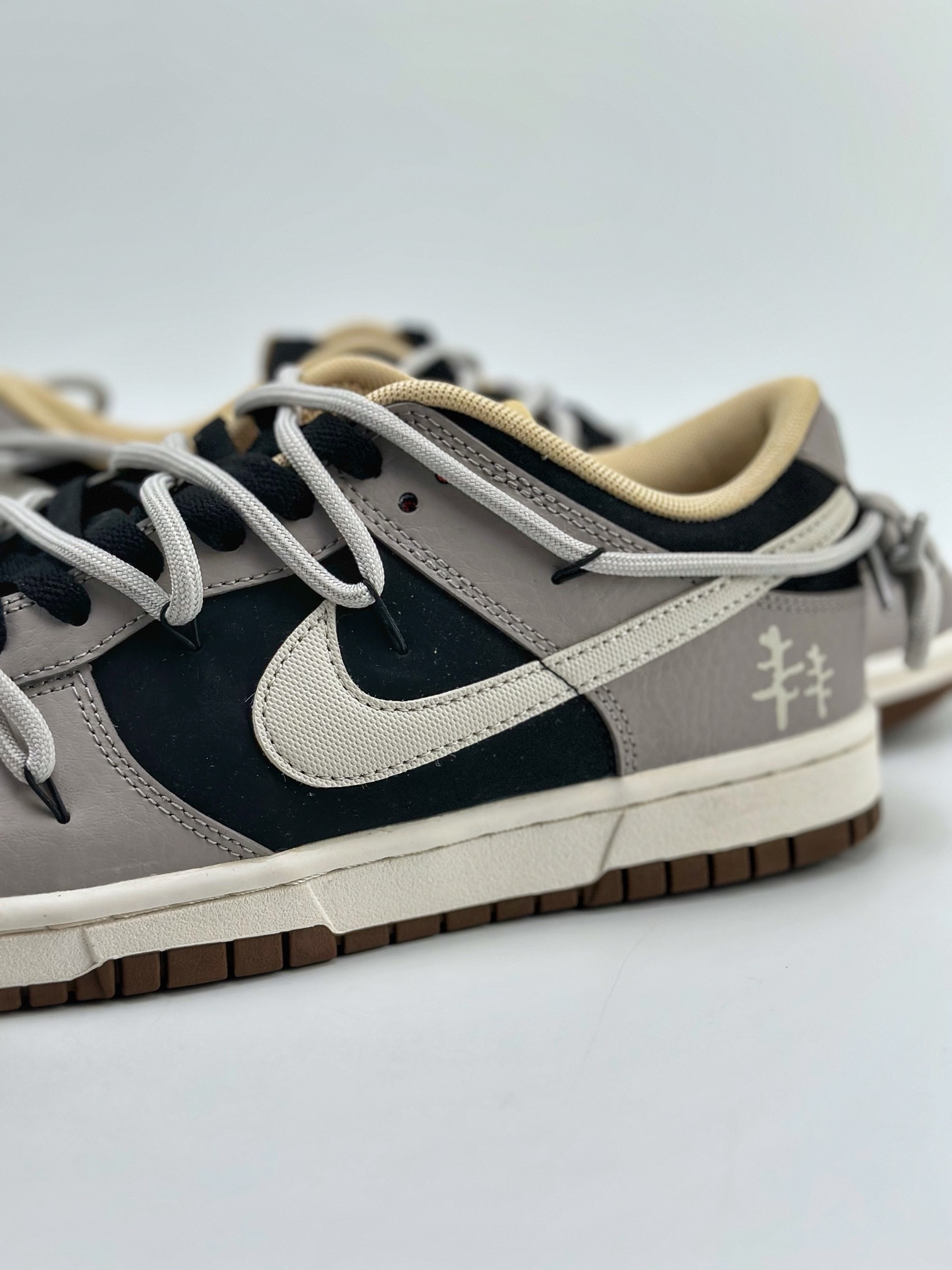 240 NIKE SB Dunk Low 绑带山系气泡水母 DR9704-200