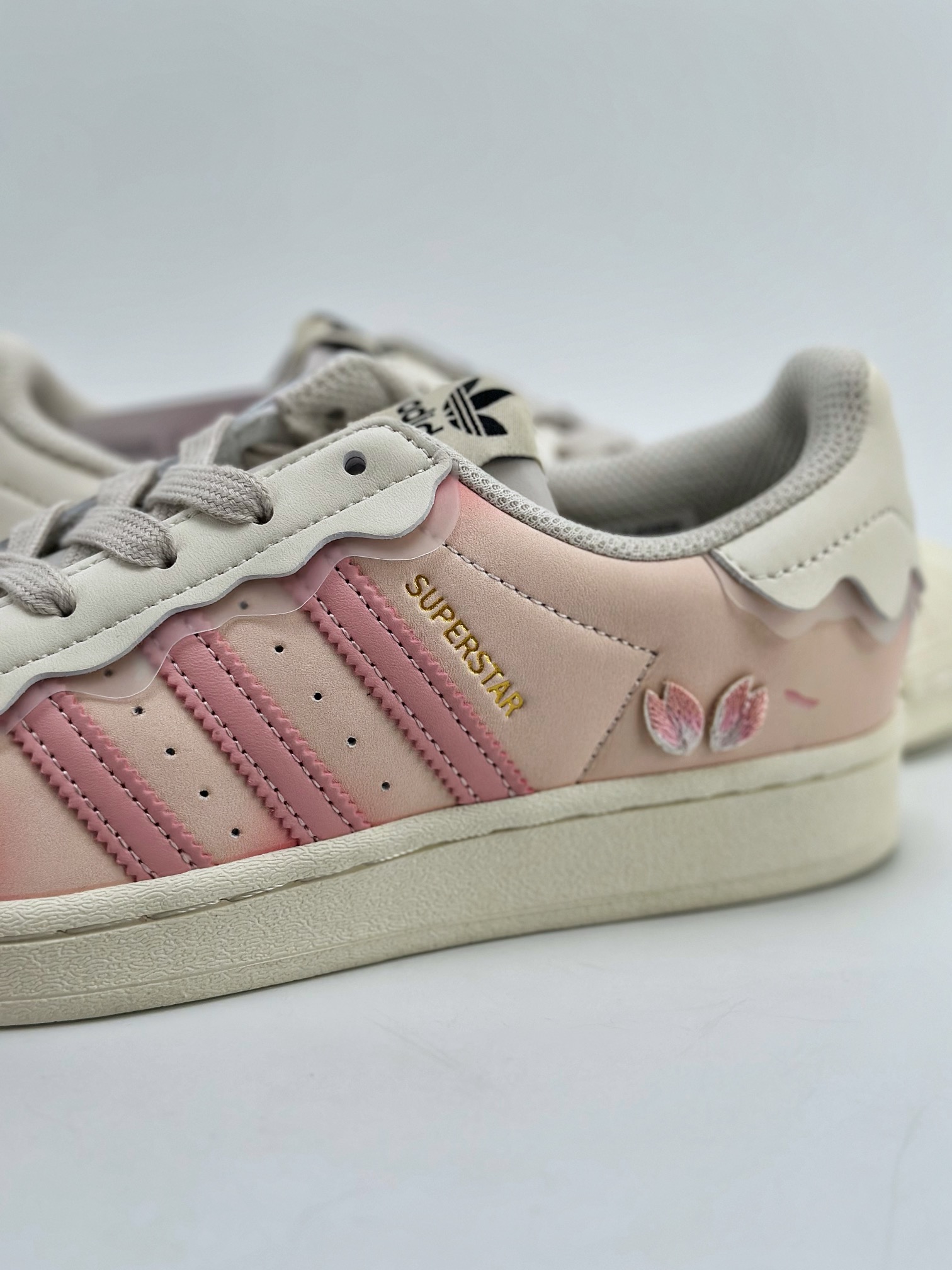 150 Adidas   Originals Superstar 贝壳头 粉白 采 GW4441