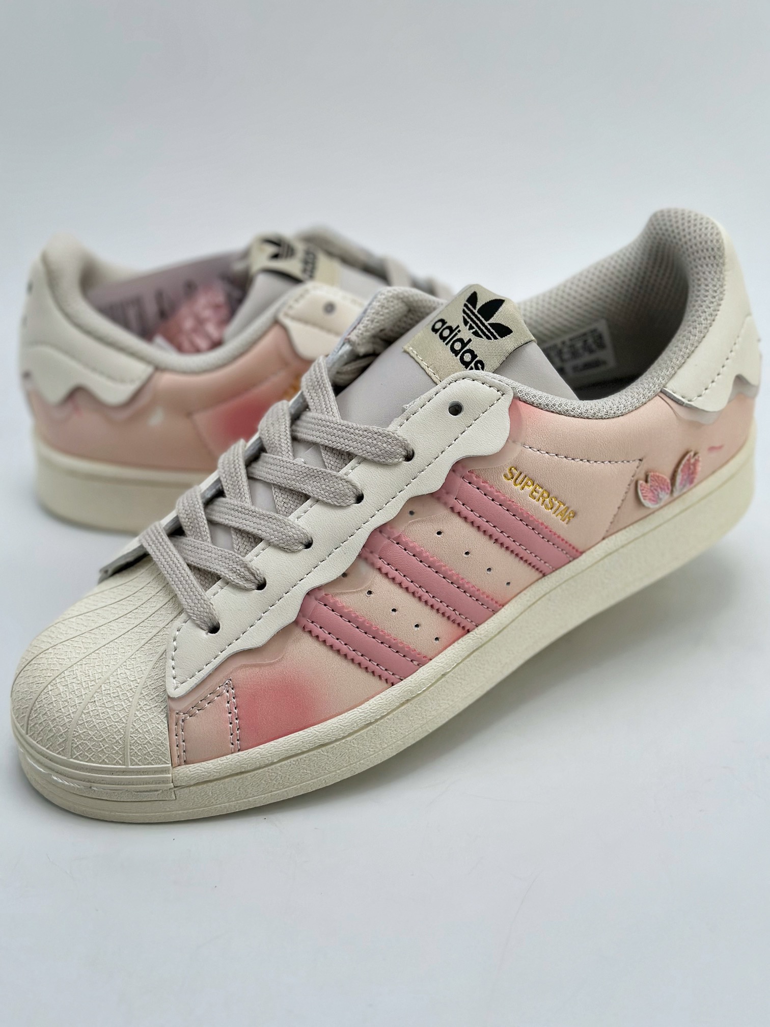 150 Adidas   Originals Superstar 贝壳头 粉白 采 GW4441