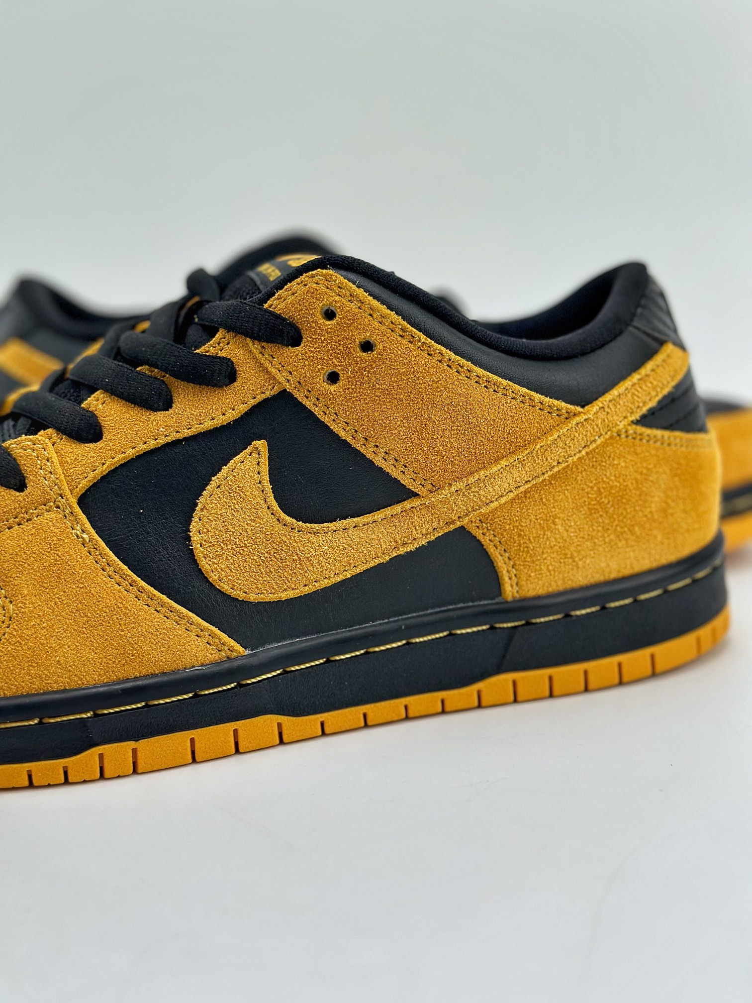 210 NIKE SB Dunk Low 翻毛黑棕 304292-221