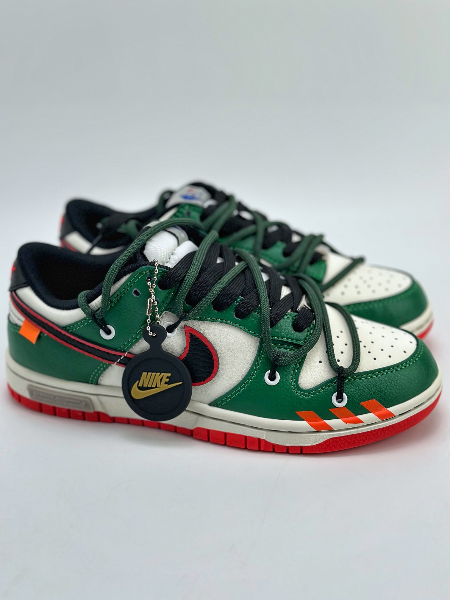 Nike SB Dunk Low Panda Mischief DO6288-100