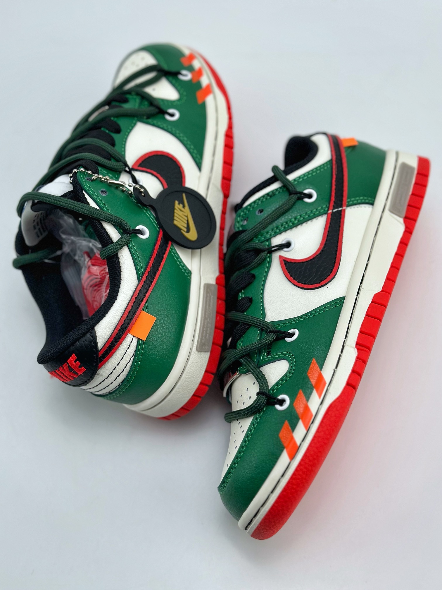 Nike SB Dunk Low Panda Mischief DO6288-100