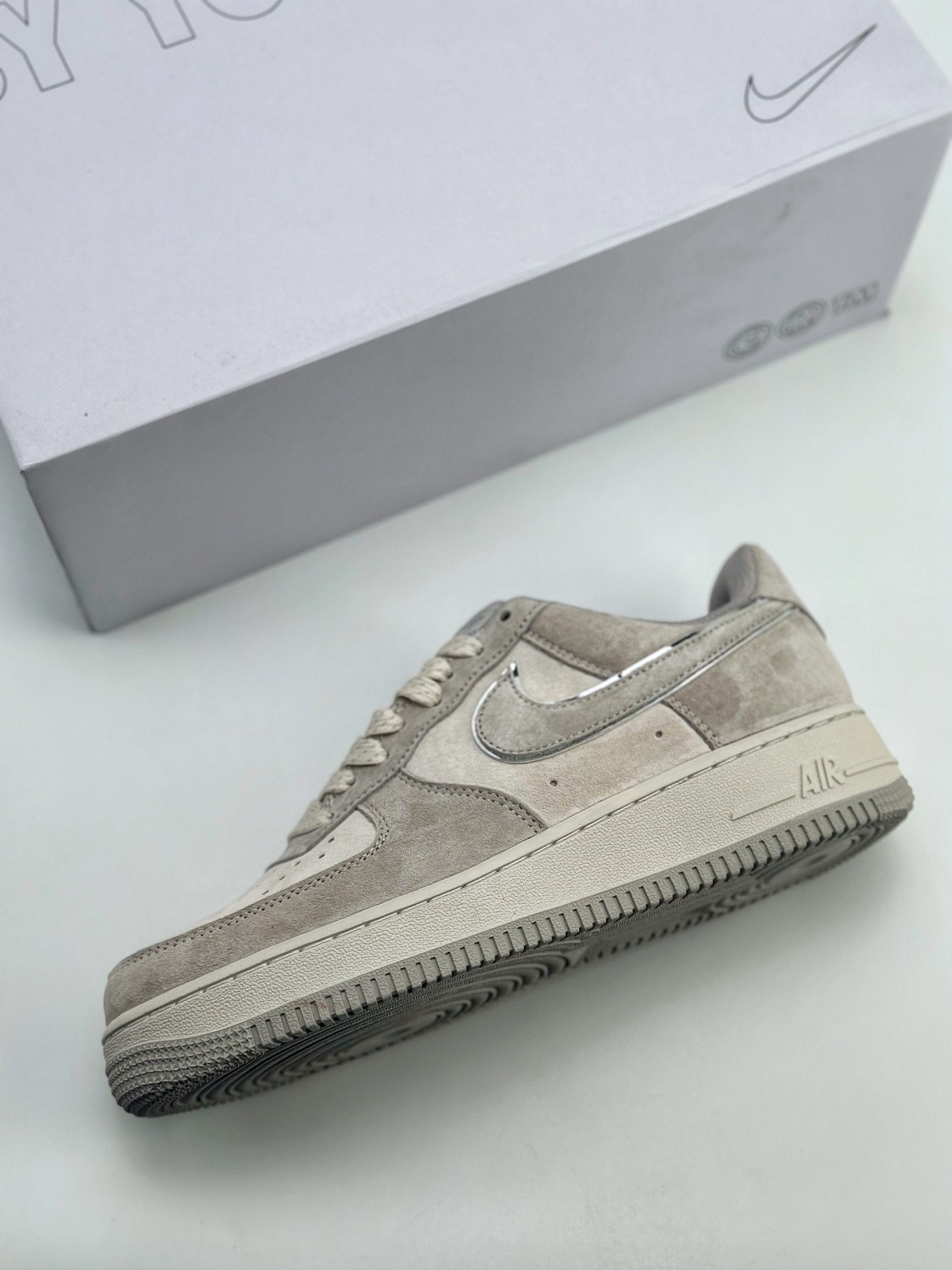 240 Nike Air Force 1 Low 07 麂皮灰