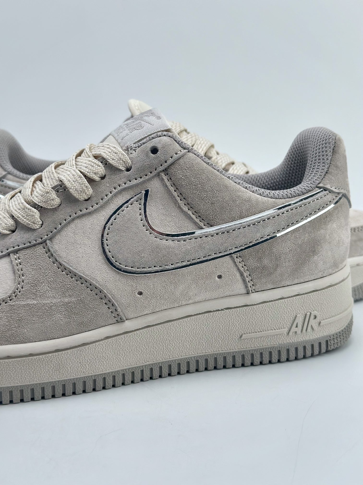 240 Nike Air Force 1 Low 07 麂皮灰