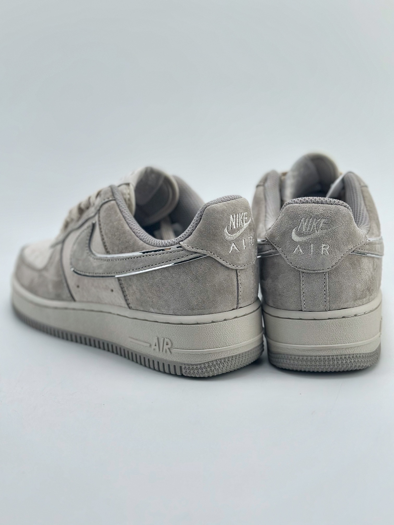 240 Nike Air Force 1 Low 07 麂皮灰