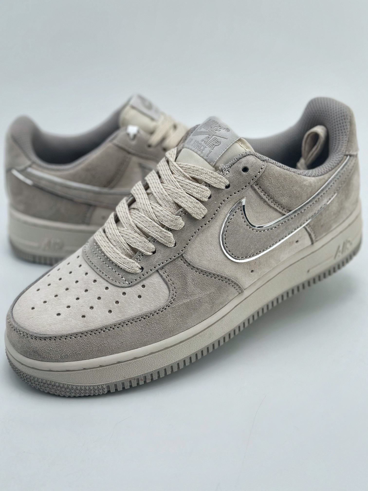 240 Nike Air Force 1 Low 07 麂皮灰