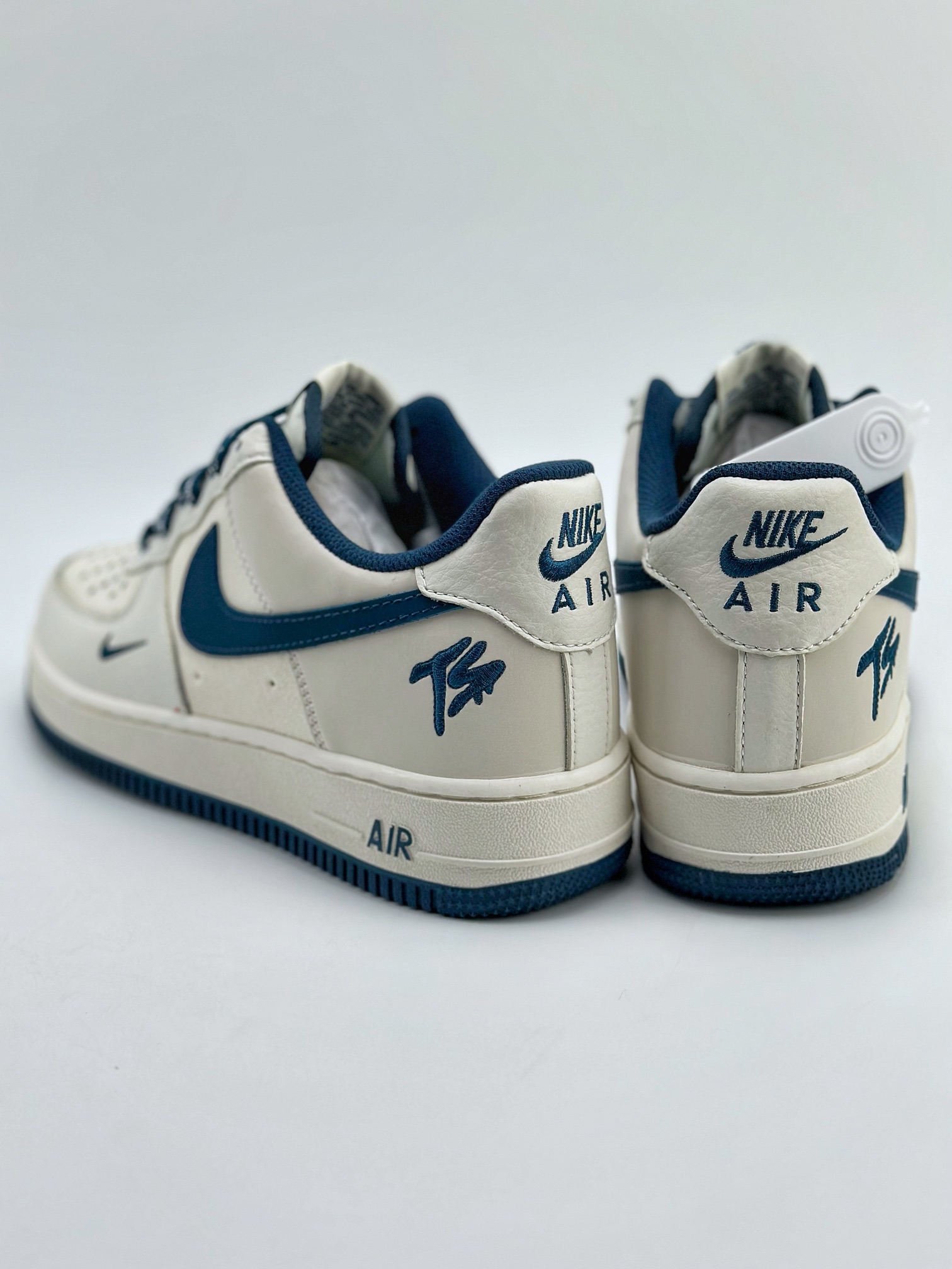 240 Nike Air Force 1 Low 07 TS x Supreme 三方联名白藏青 PF9055-756