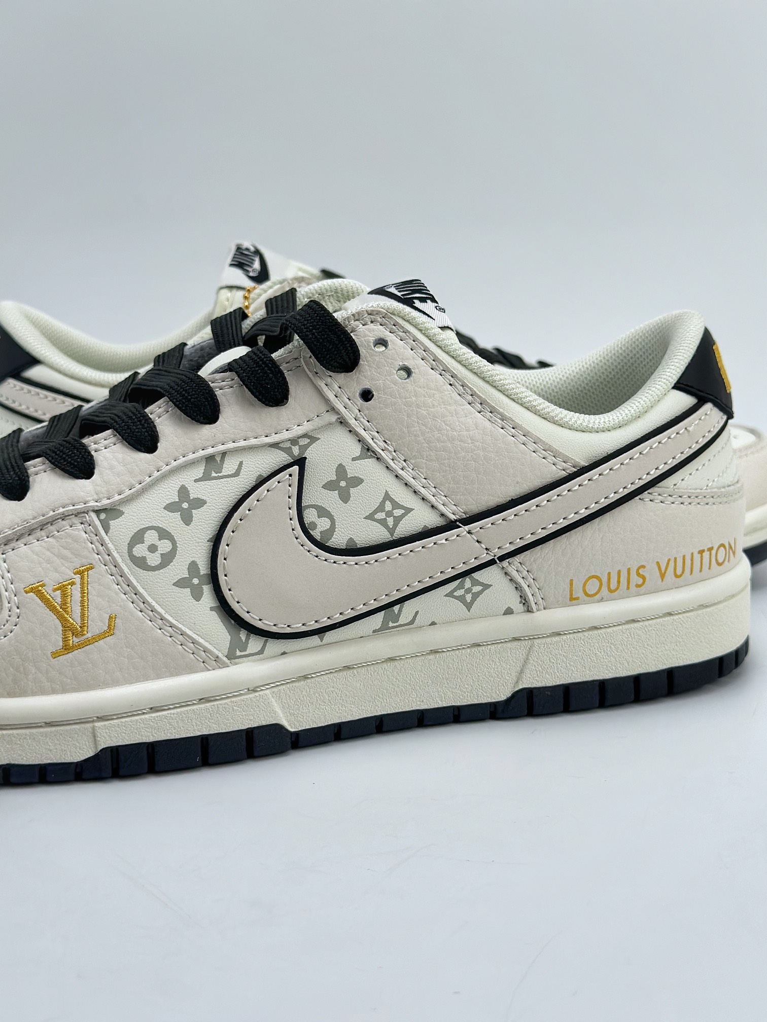 280 Nike SB Dunk Low x Louis Vuitton 黑金 FC1688-126