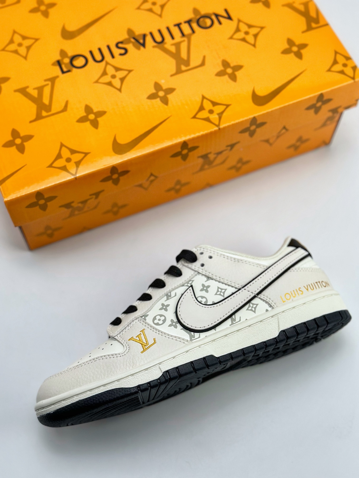 280 Nike SB Dunk Low x Louis Vuitton 黑金 FC1688-126