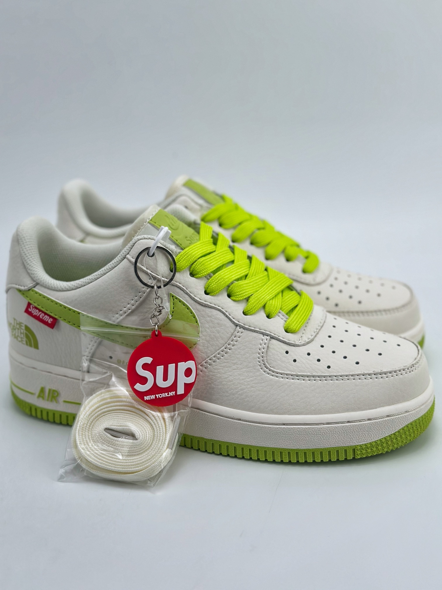 260 Nike Air Force 1 Low 07 x The North Face x Supreme 三方联名 SU2305-011