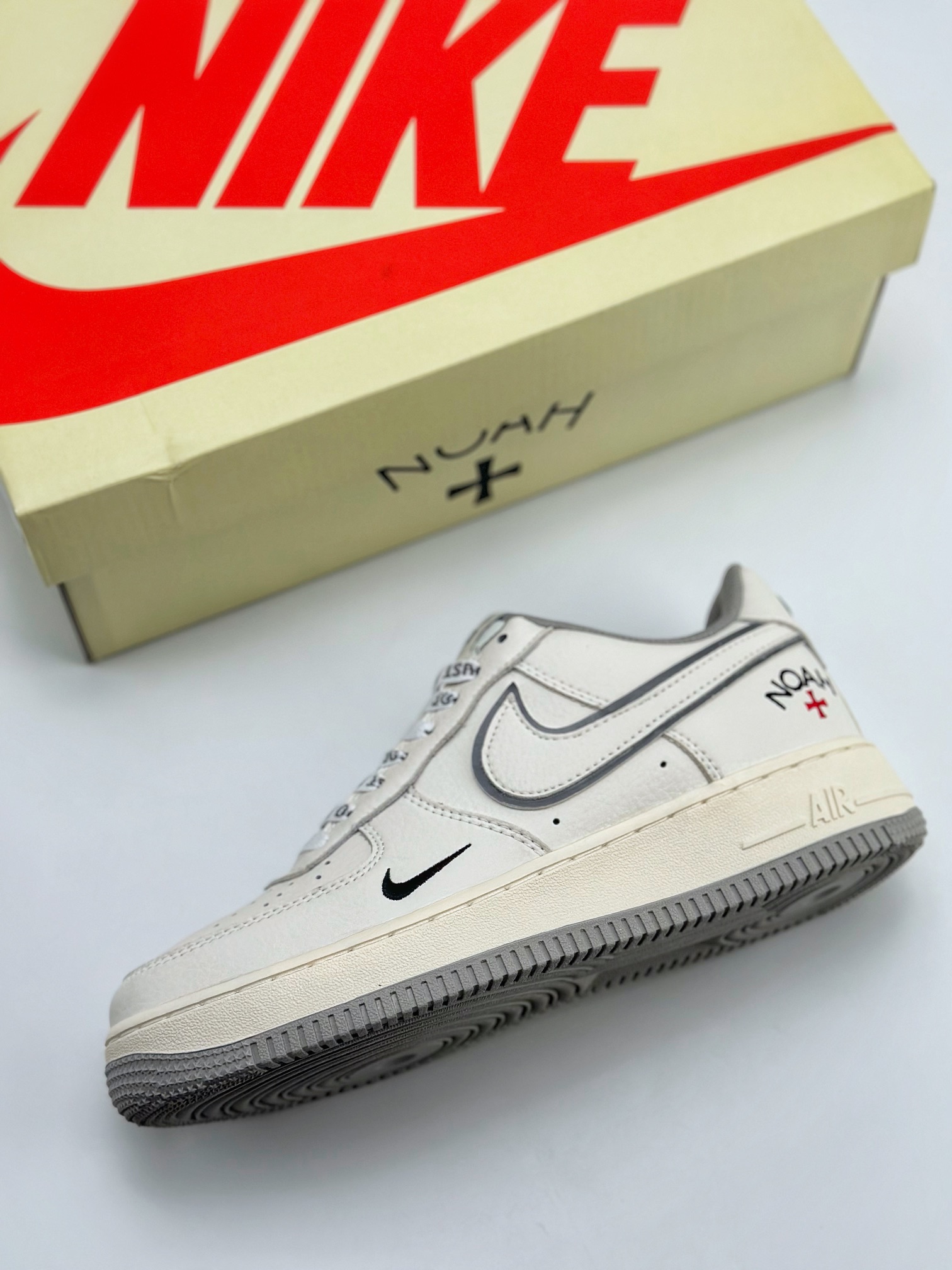 240 Nike Air Force 1 Low 07 x NOAH 联名白灰 NY6607-11