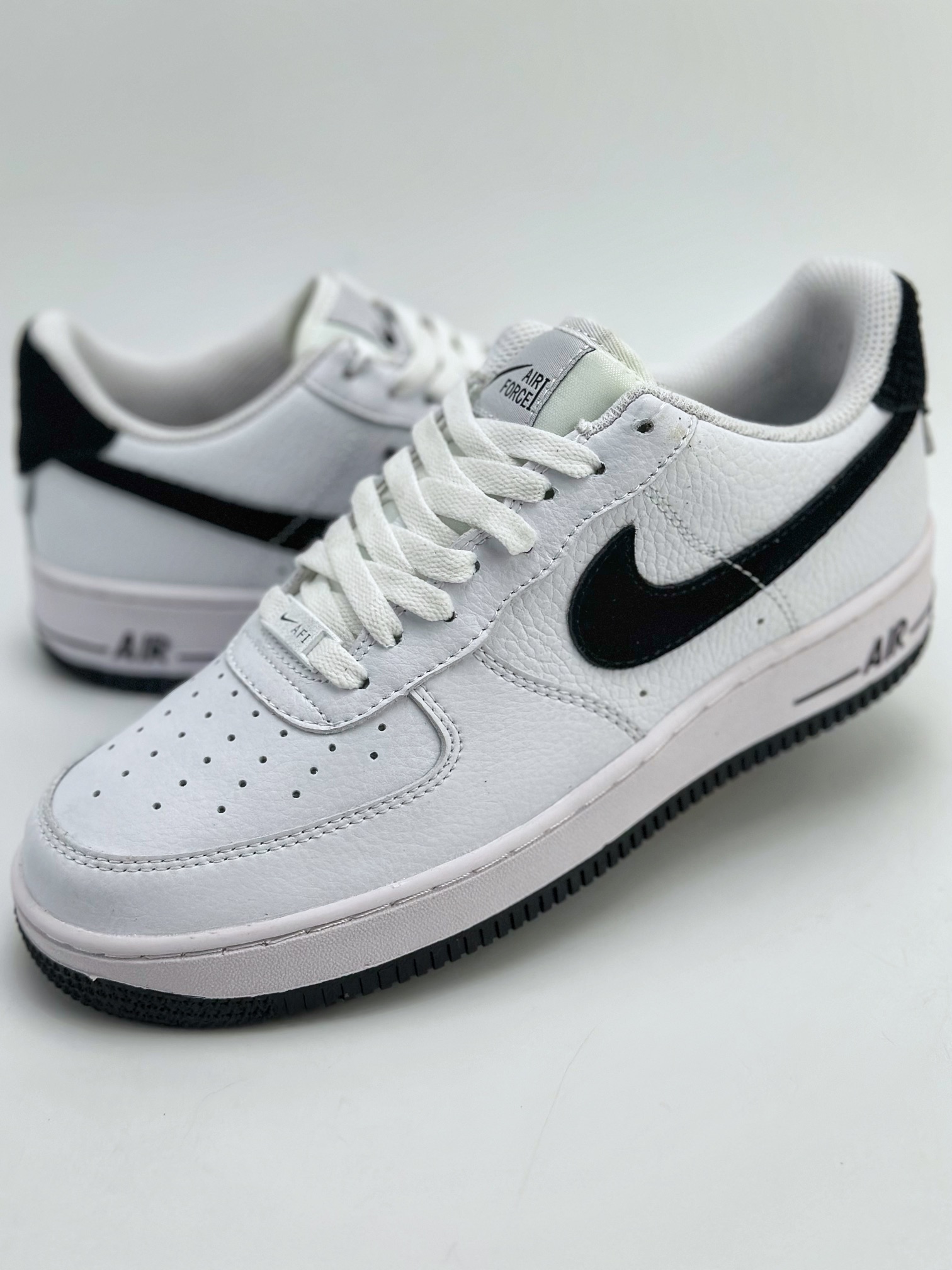 220 Nike Air Force 1 Low 07 白黑翻毛勾 CN2873-101