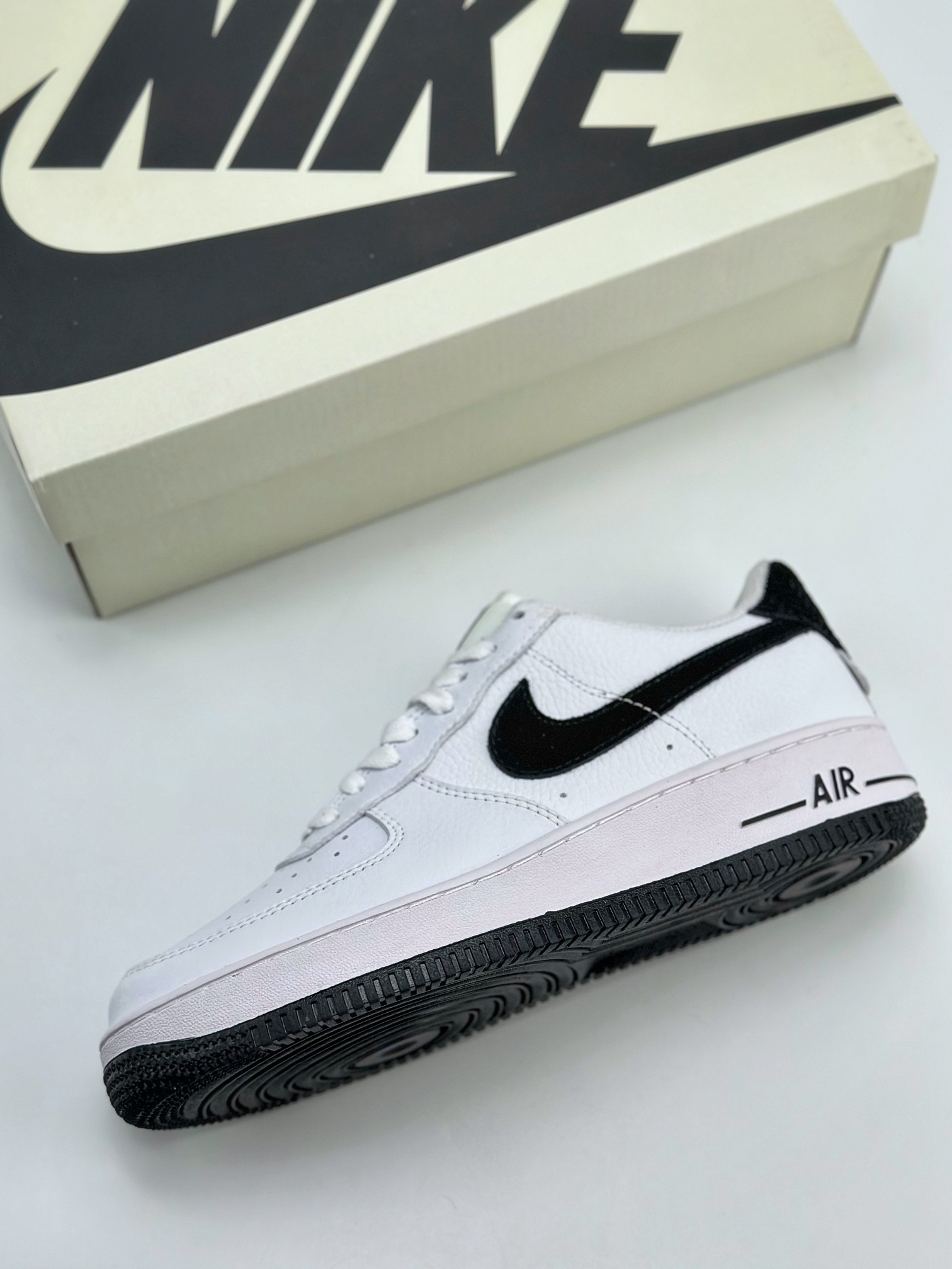 220 Nike Air Force 1 Low 07 白黑翻毛勾 CN2873-101