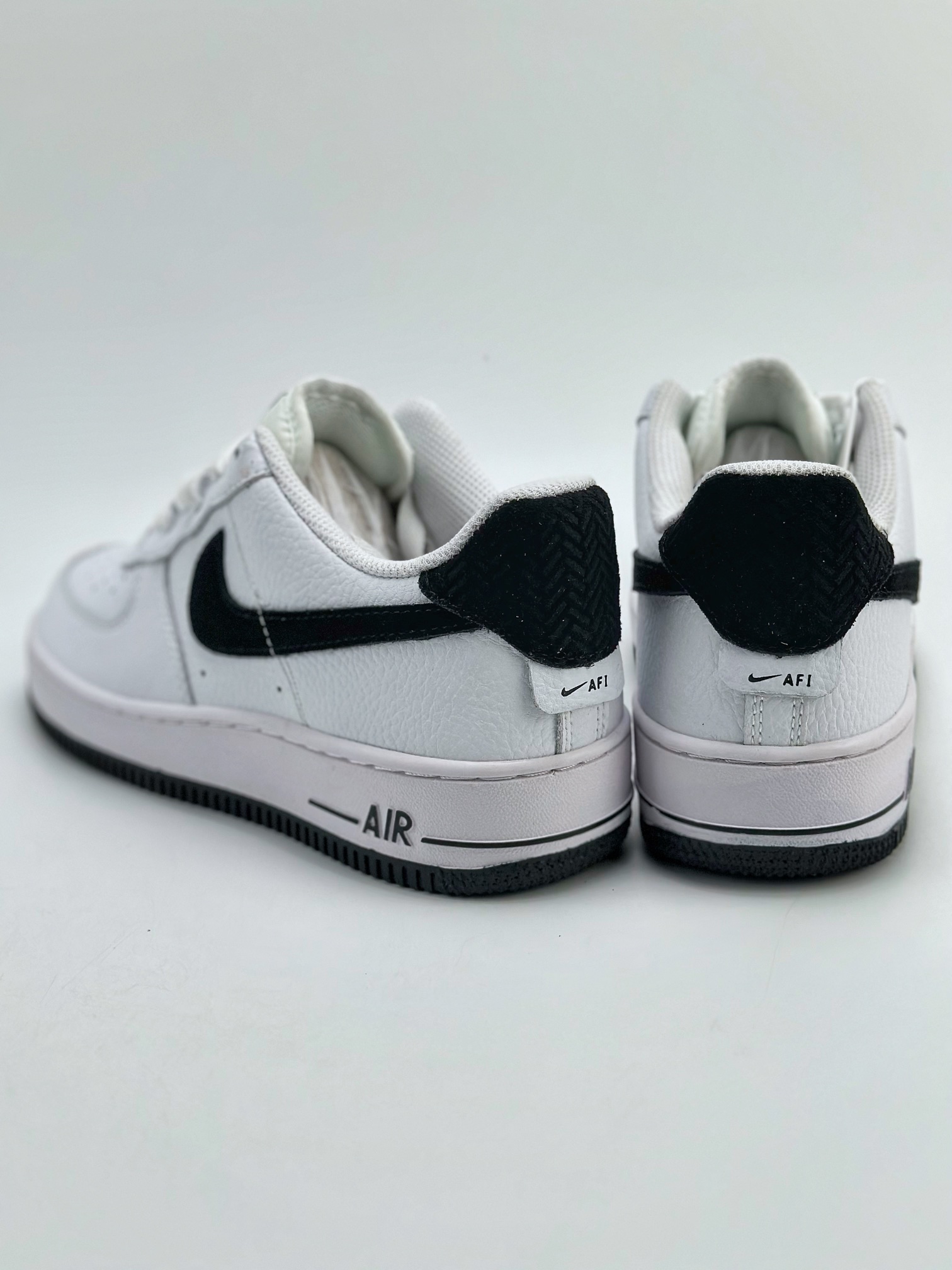 220 Nike Air Force 1 Low 07 白黑翻毛勾 CN2873-101