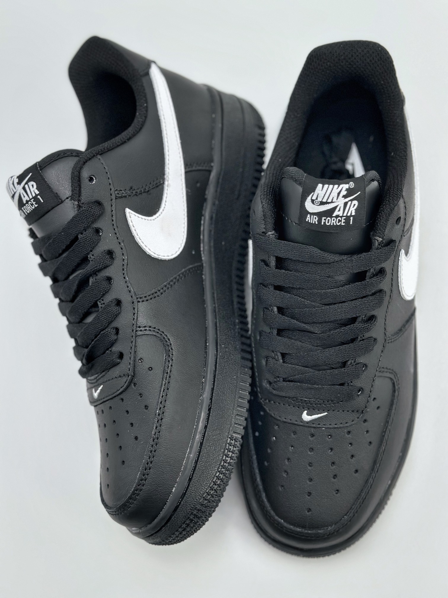 200 Nike Air Force 1 Low 07 黑白勾 FZ0627-010