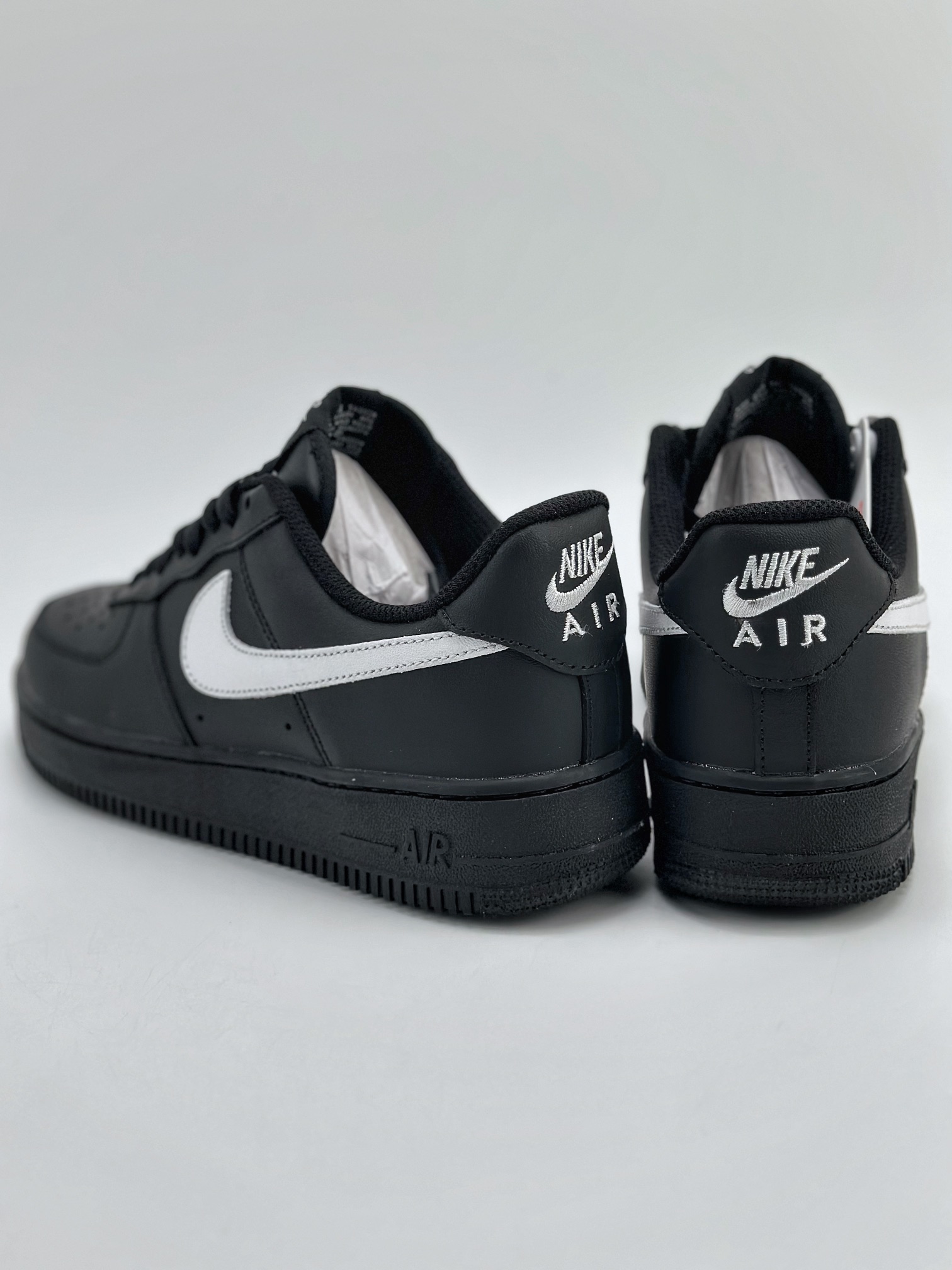 200 Nike Air Force 1 Low 07 黑白勾 FZ0627-010