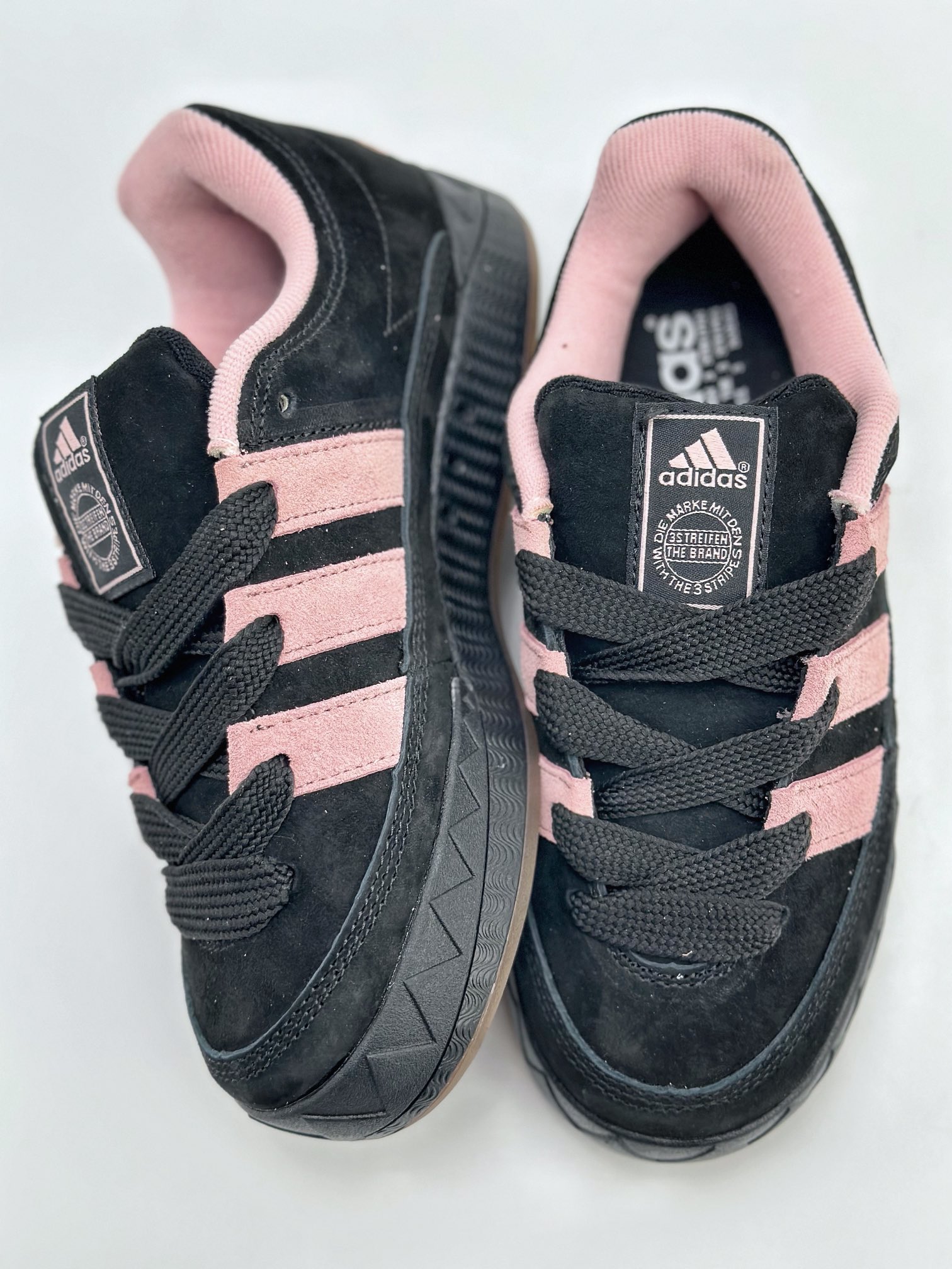 150 Adidas Originals Adimatic Yunk Low 马蒂奇系列低帮复古鲨鱼面包休闲运动滑板鞋 GY2092